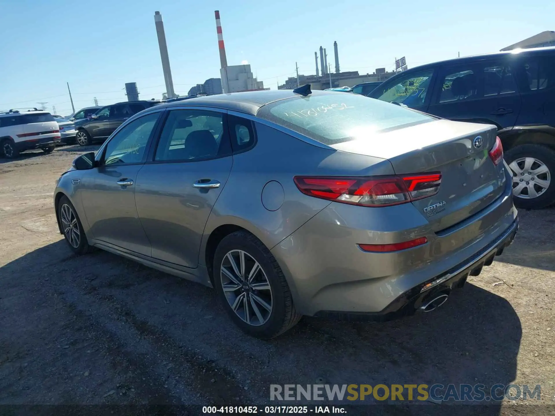 3 Photograph of a damaged car 5XXGU4L13KG313771 KIA OPTIMA 2019