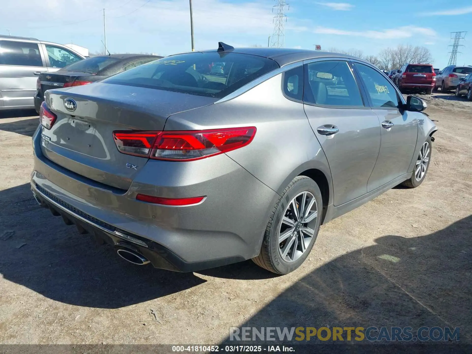 4 Photograph of a damaged car 5XXGU4L13KG313771 KIA OPTIMA 2019