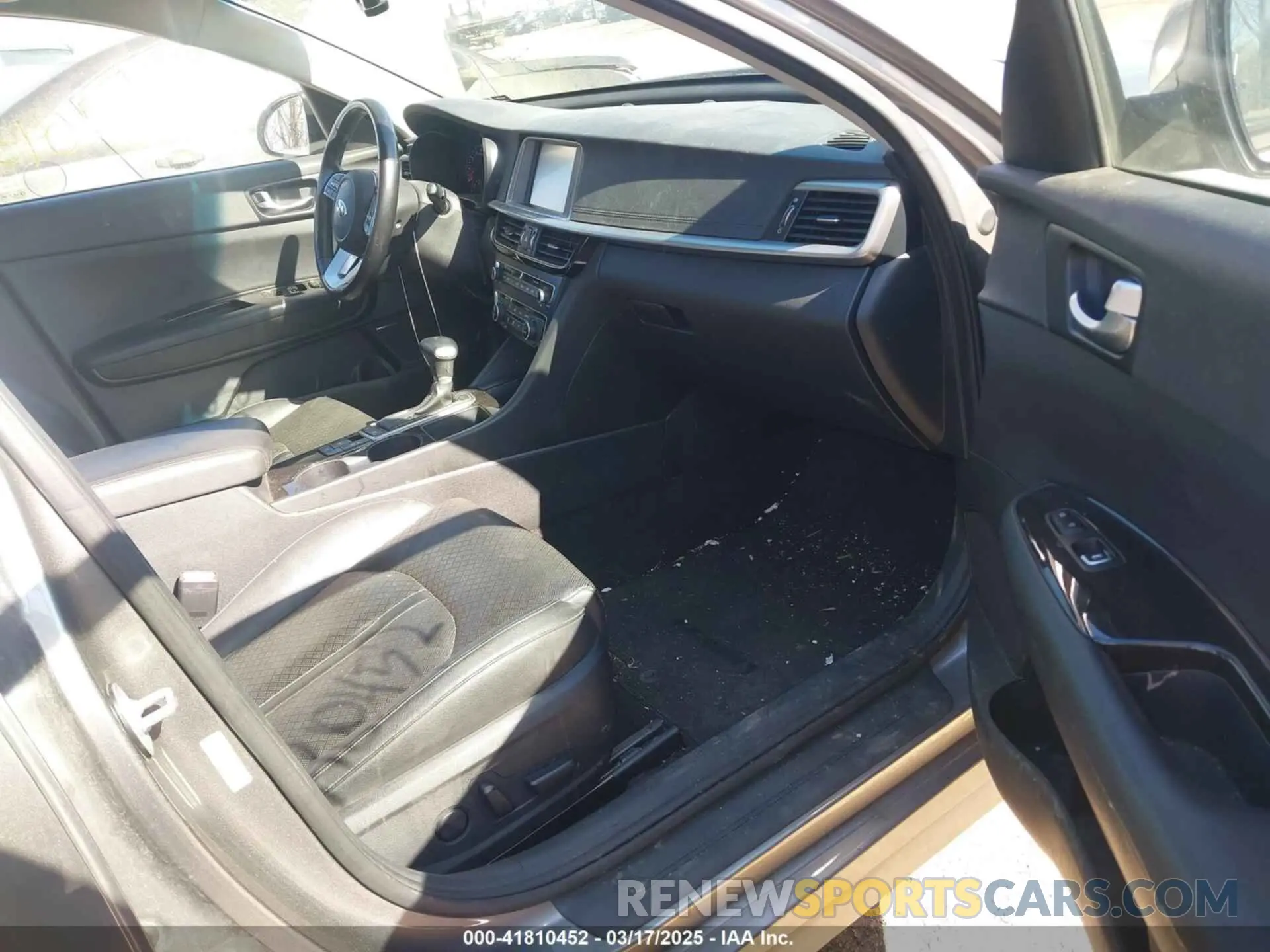 5 Photograph of a damaged car 5XXGU4L13KG313771 KIA OPTIMA 2019