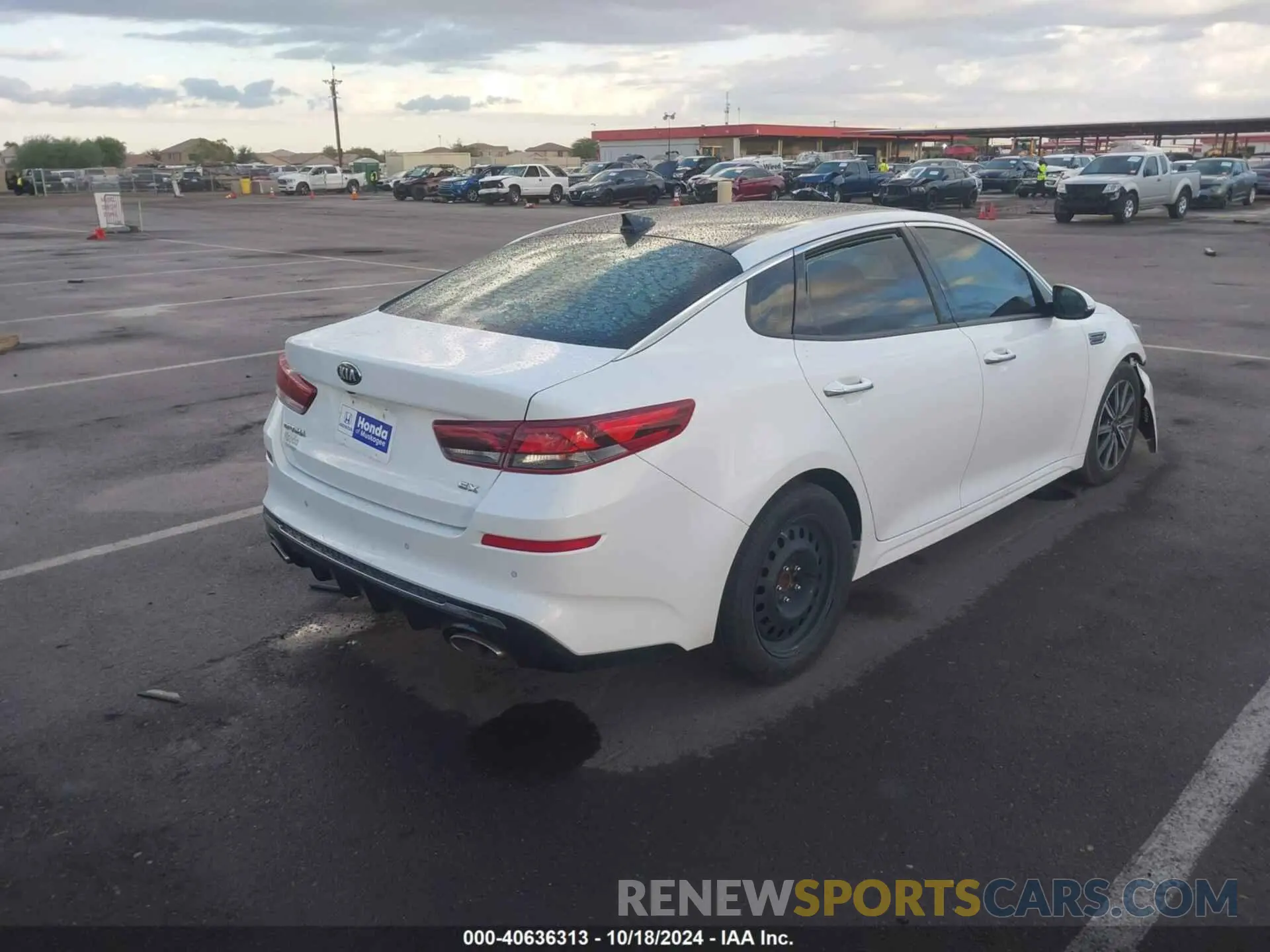 4 Photograph of a damaged car 5XXGU4L14KG302388 KIA OPTIMA 2019