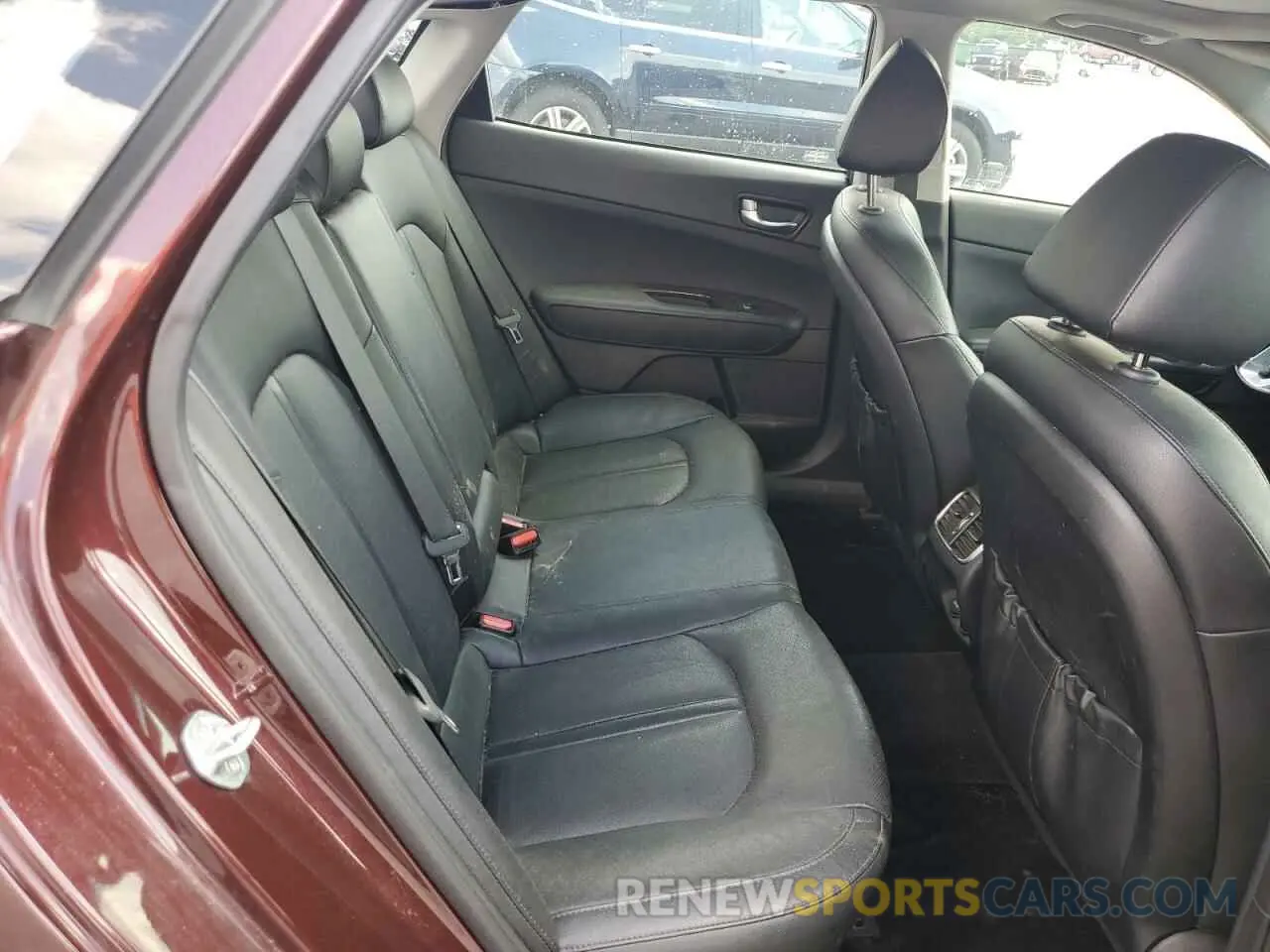 10 Photograph of a damaged car 5XXGU4L14KG311477 KIA OPTIMA 2019
