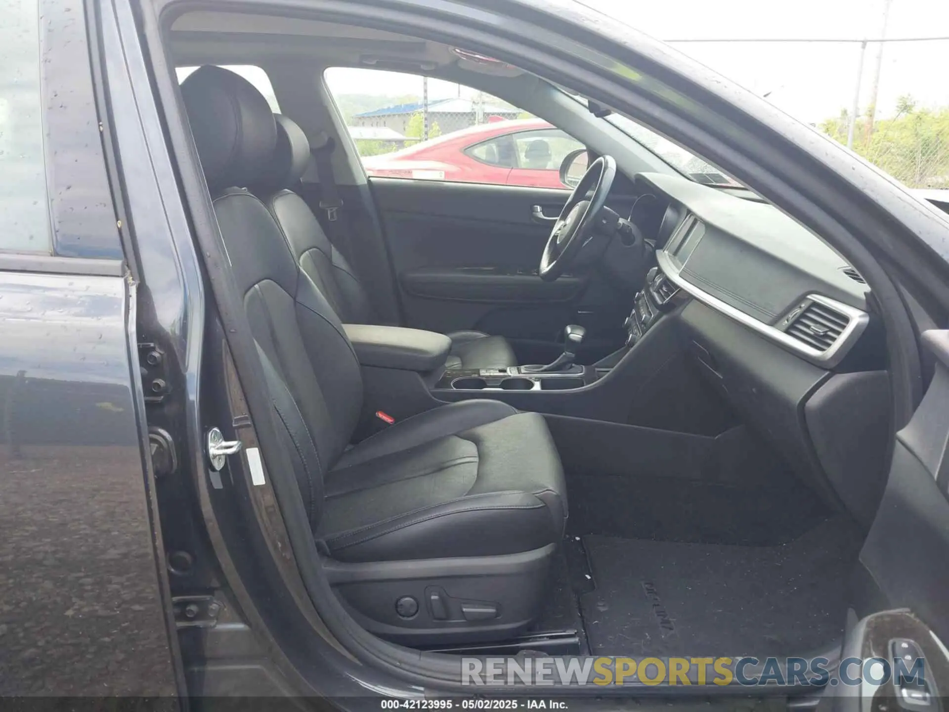 5 Photograph of a damaged car 5XXGU4L15KG318728 KIA OPTIMA 2019