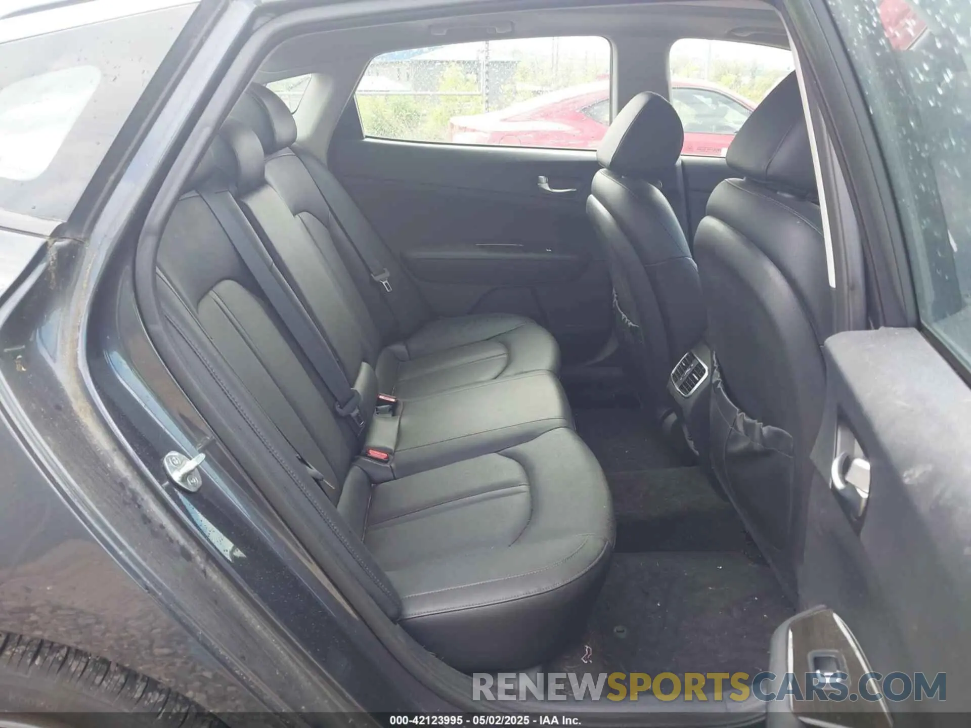 8 Photograph of a damaged car 5XXGU4L15KG318728 KIA OPTIMA 2019