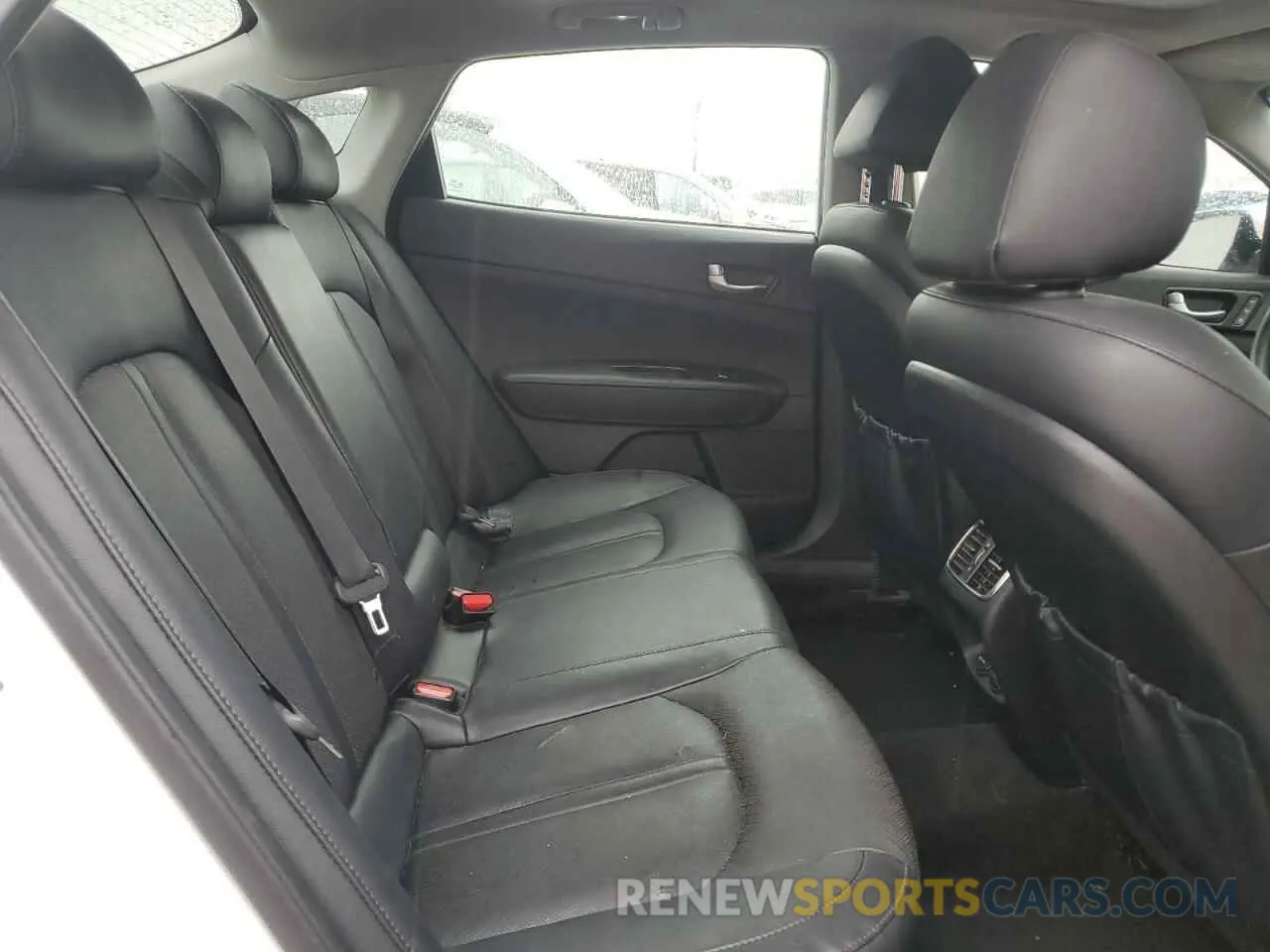 10 Photograph of a damaged car 5XXGU4L15KG330510 KIA OPTIMA 2019