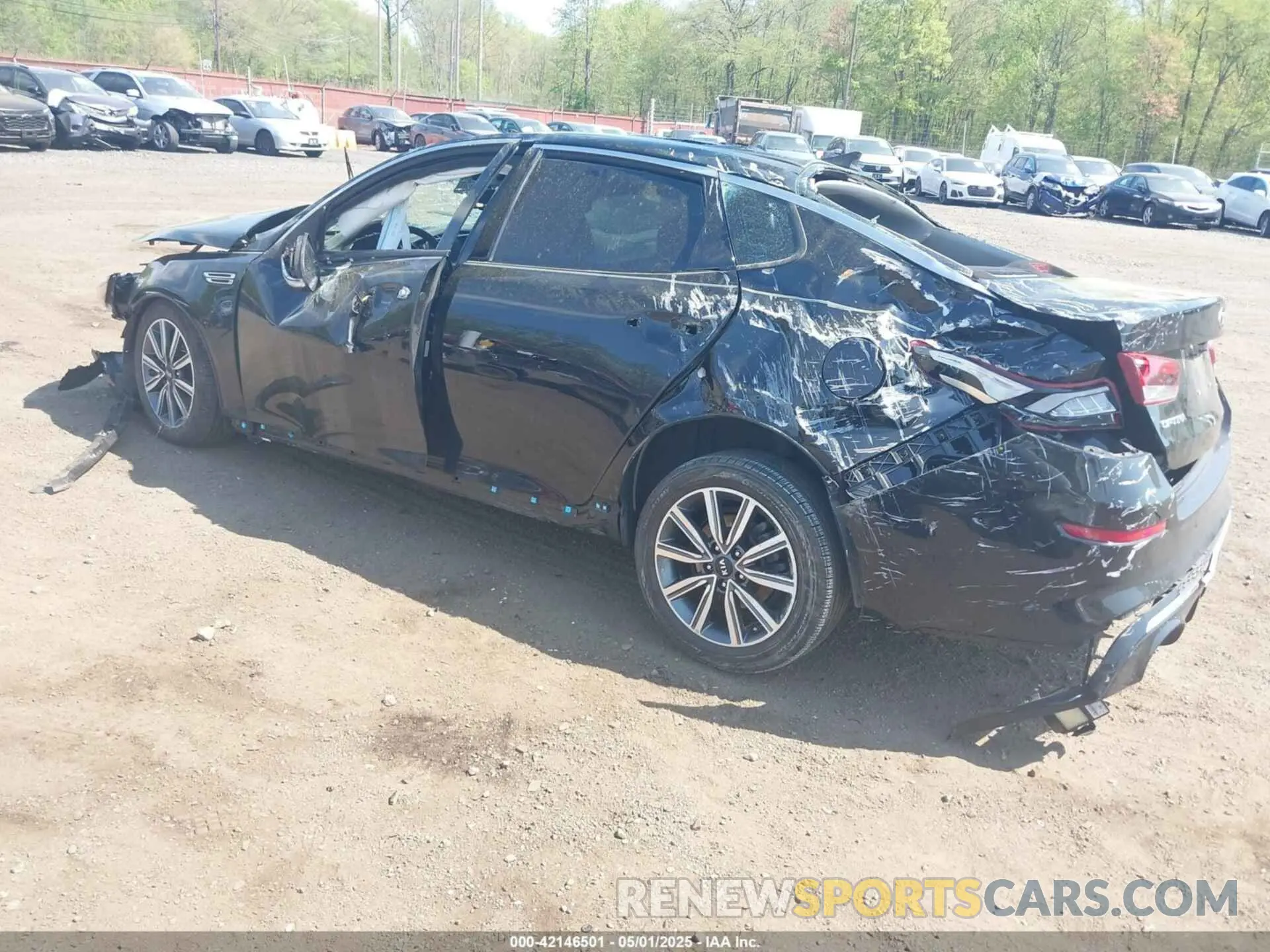 3 Photograph of a damaged car 5XXGU4L17KG323378 KIA OPTIMA 2019