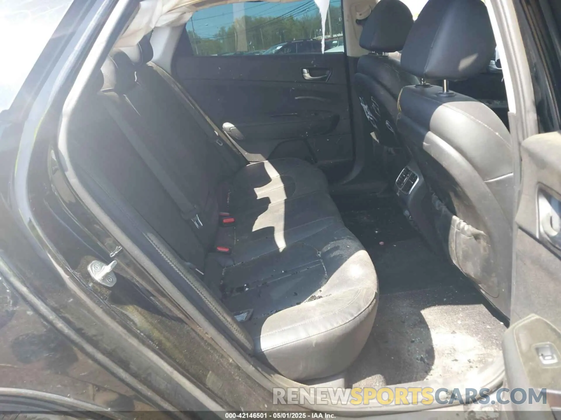 8 Photograph of a damaged car 5XXGU4L17KG323378 KIA OPTIMA 2019
