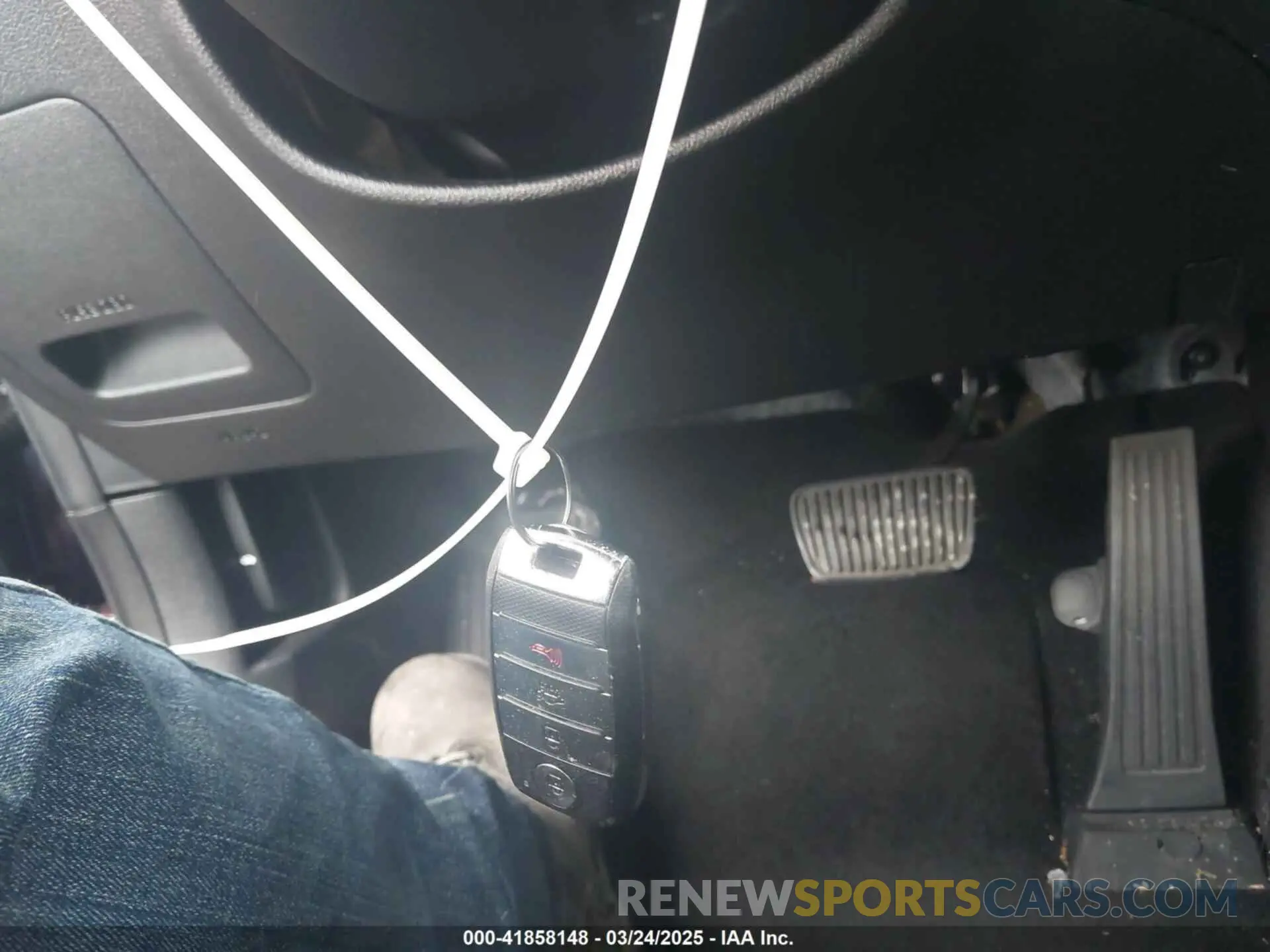 10 Photograph of a damaged car 5XXGU4L17KG327897 KIA OPTIMA 2019