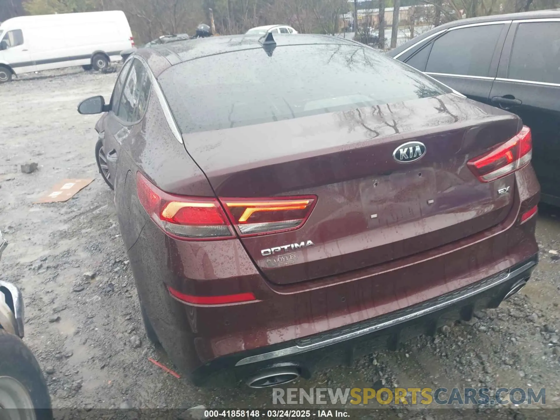3 Photograph of a damaged car 5XXGU4L17KG327897 KIA OPTIMA 2019