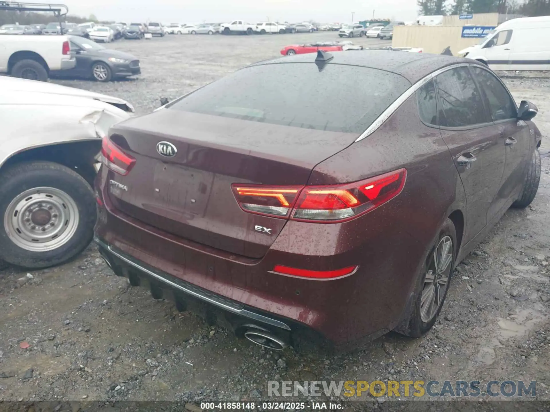4 Photograph of a damaged car 5XXGU4L17KG327897 KIA OPTIMA 2019