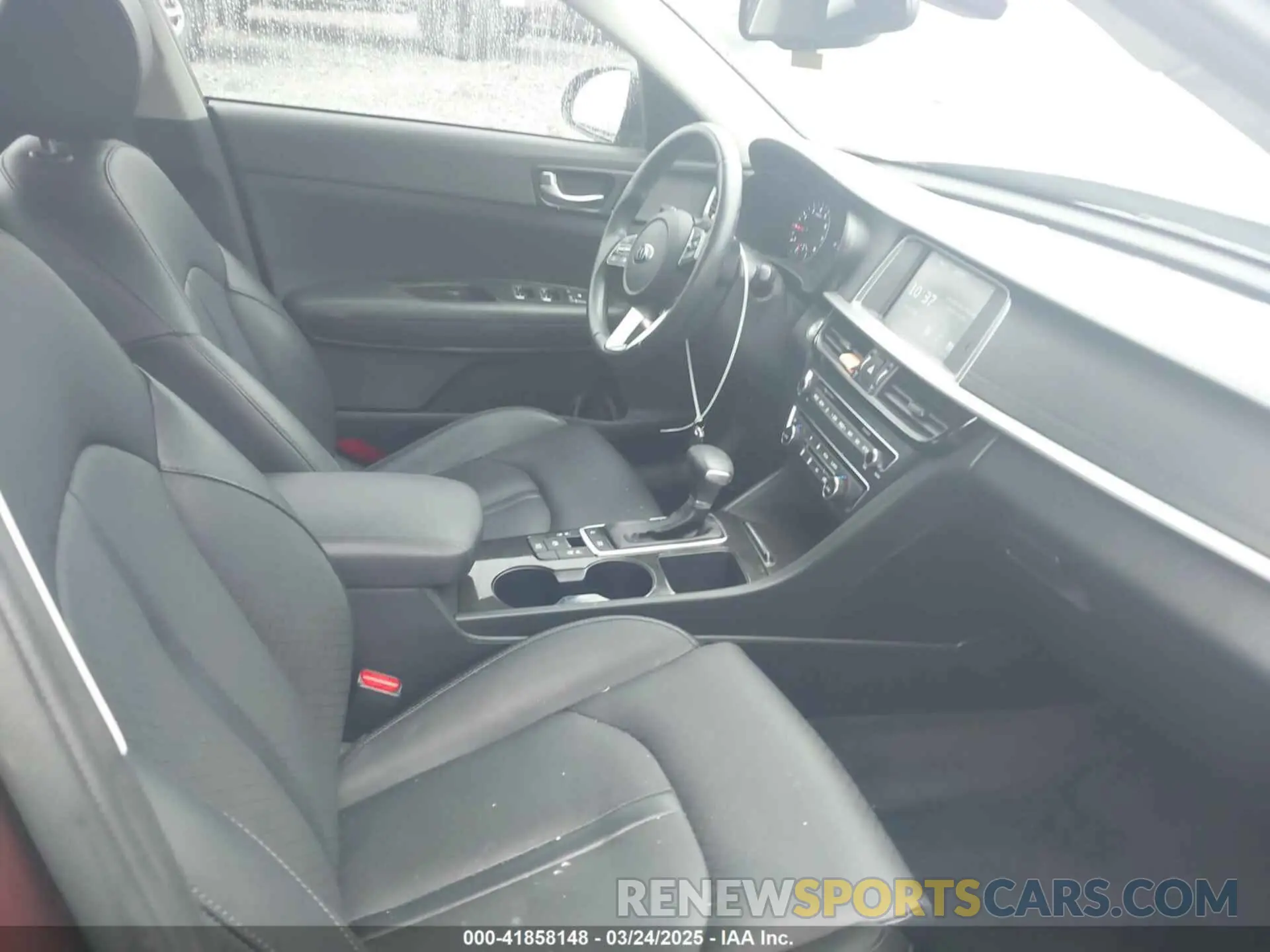 5 Photograph of a damaged car 5XXGU4L17KG327897 KIA OPTIMA 2019