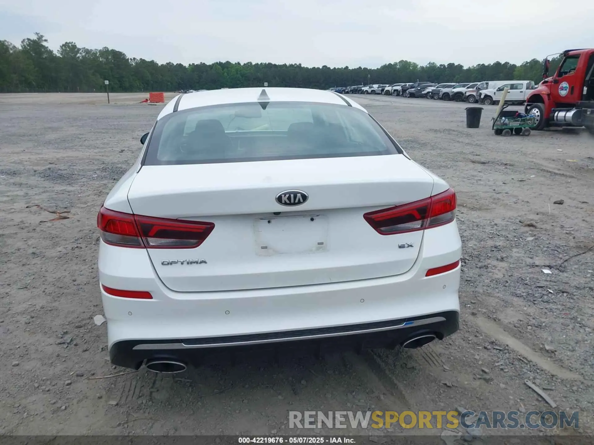 16 Photograph of a damaged car 5XXGU4L18KG286177 KIA OPTIMA 2019