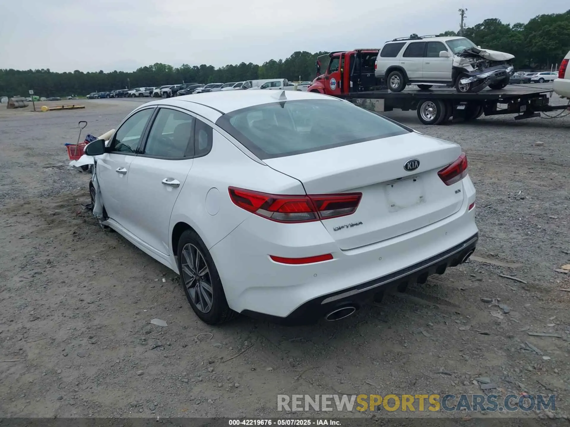 3 Photograph of a damaged car 5XXGU4L18KG286177 KIA OPTIMA 2019