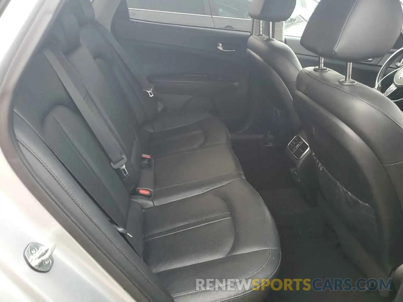10 Photograph of a damaged car 5XXGU4L18KG343588 KIA OPTIMA 2019