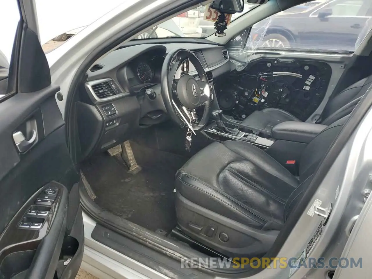 8 Photograph of a damaged car 5XXGU4L18KG343588 KIA OPTIMA 2019