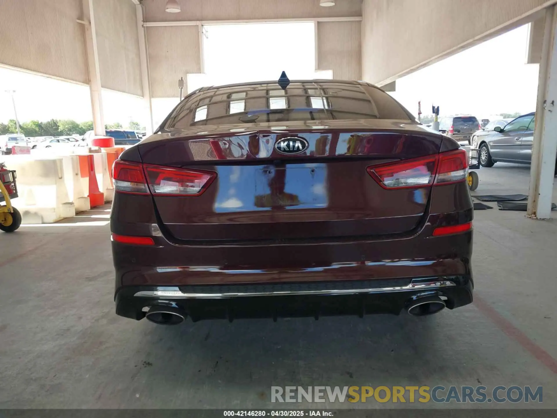 17 Photograph of a damaged car 5XXGU4L1XKG302900 KIA OPTIMA 2019