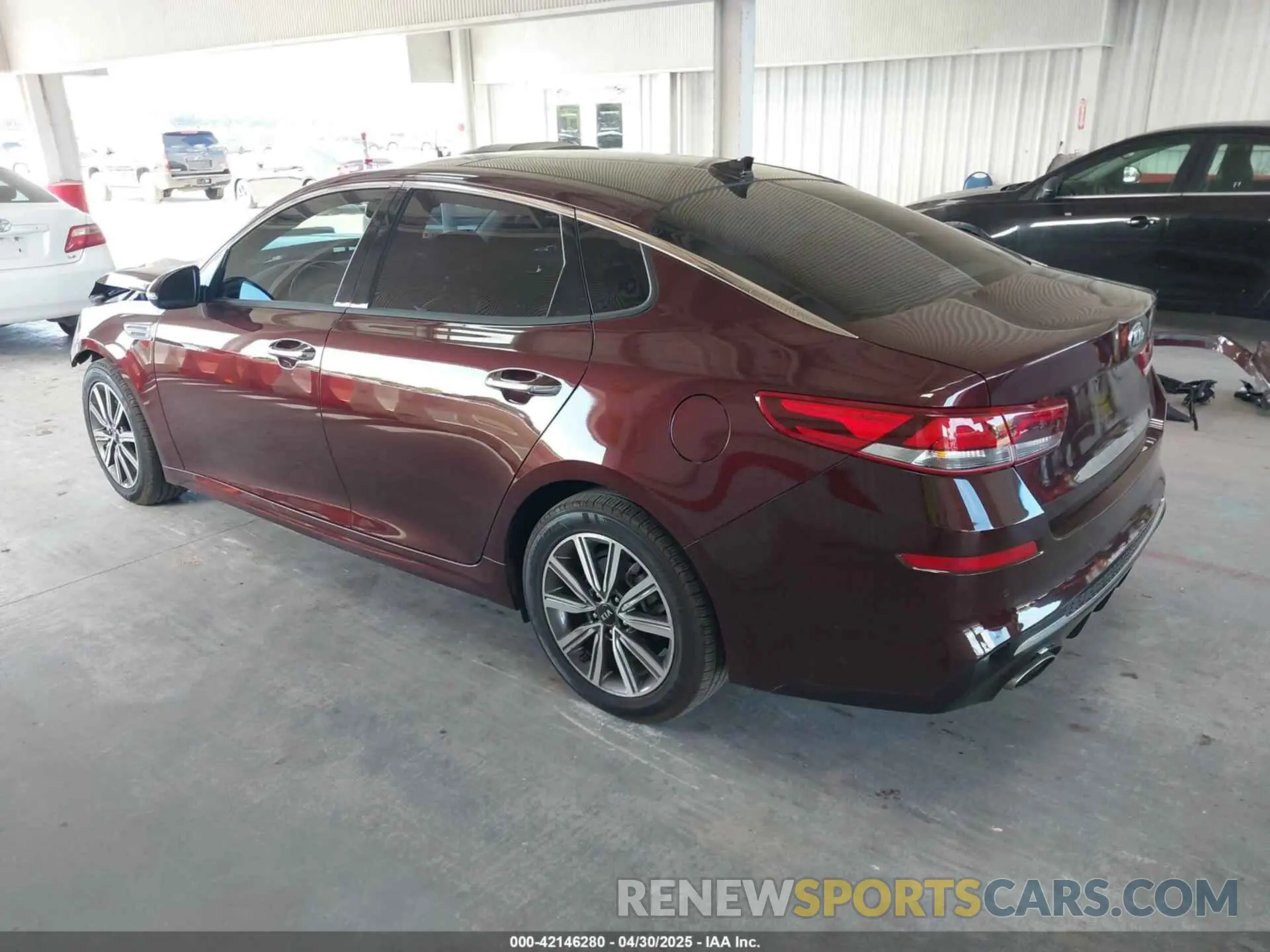 3 Photograph of a damaged car 5XXGU4L1XKG302900 KIA OPTIMA 2019