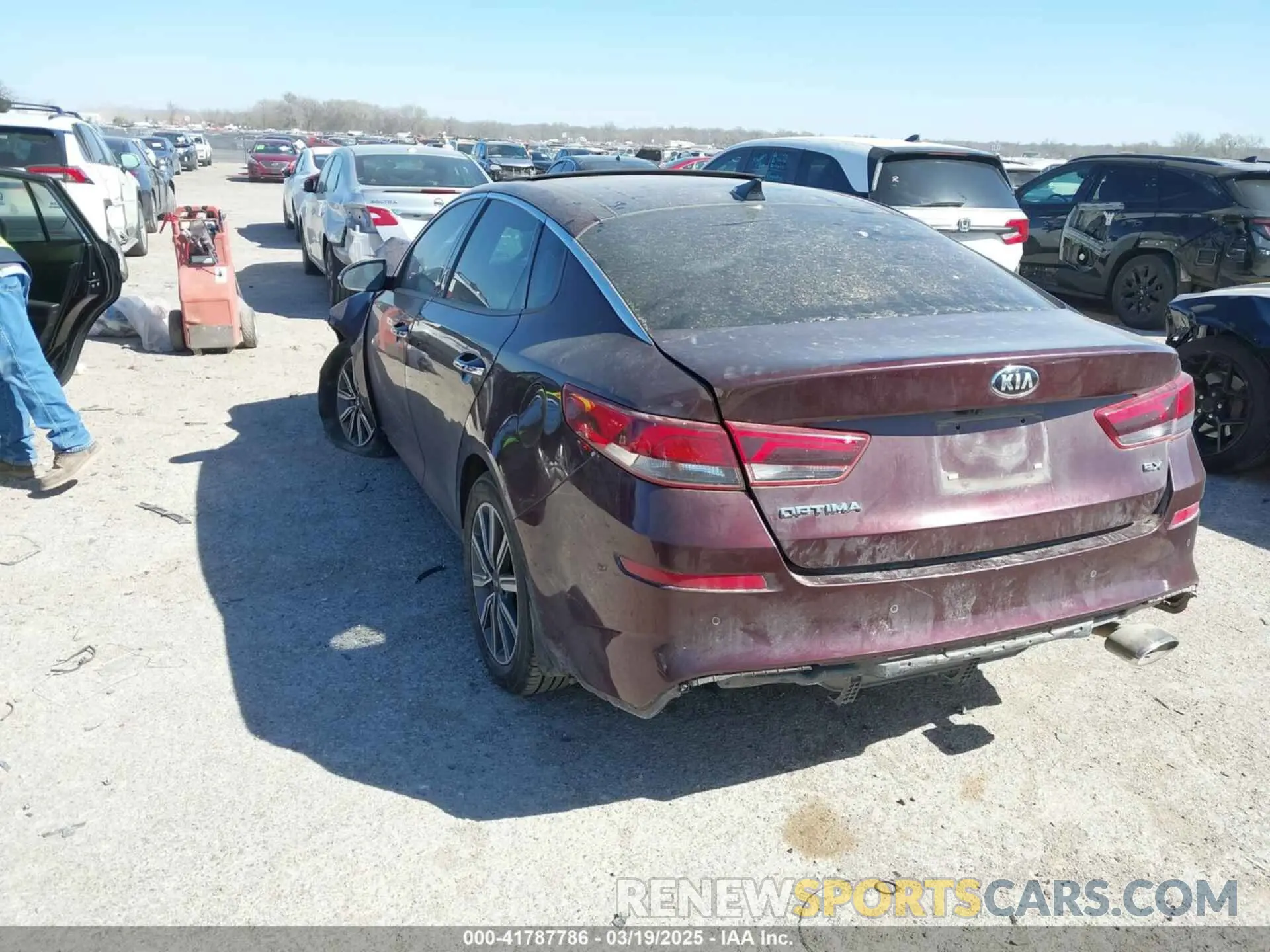 3 Photograph of a damaged car 5XXGU4L1XKG342572 KIA OPTIMA 2019