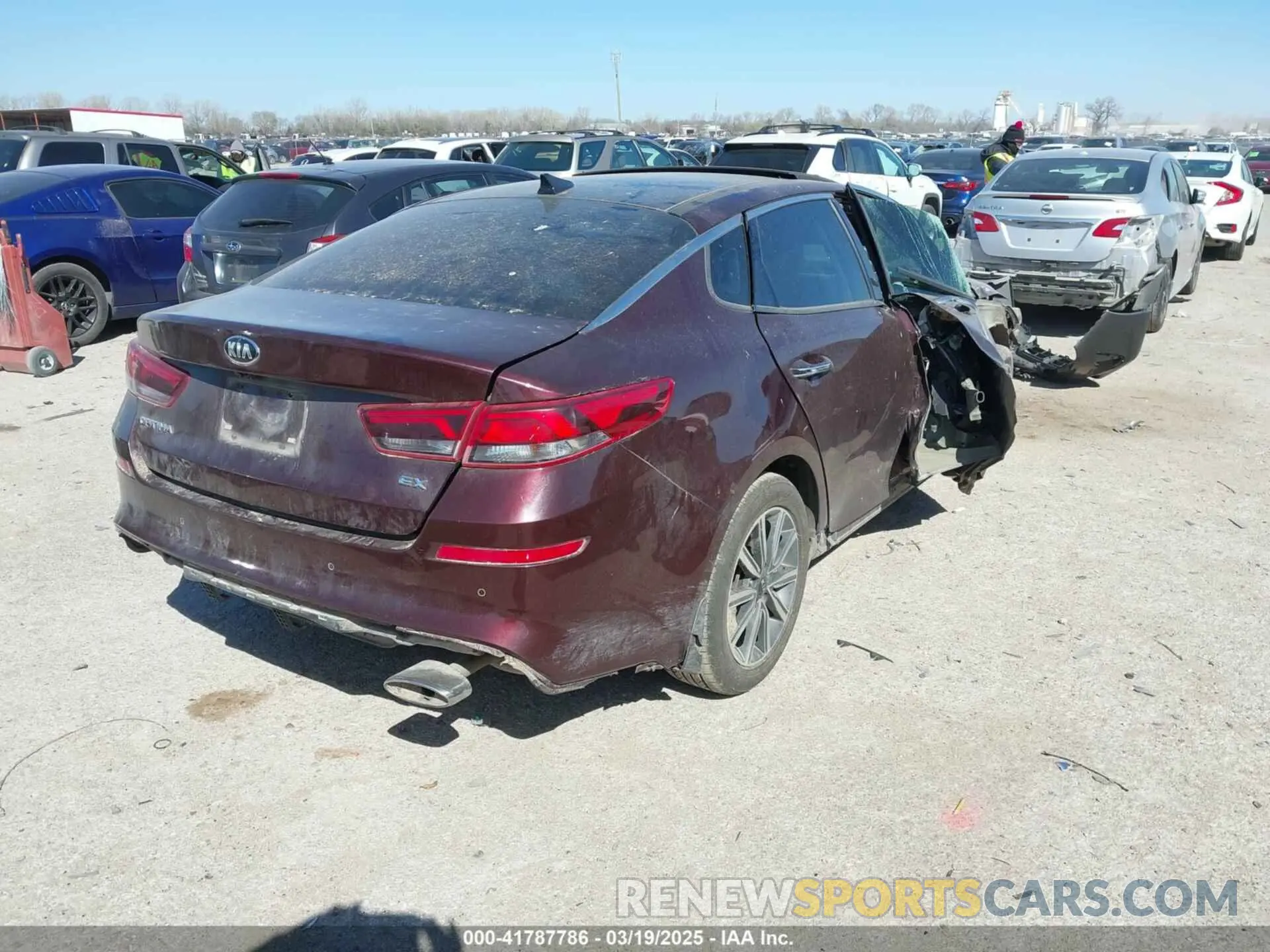 4 Photograph of a damaged car 5XXGU4L1XKG342572 KIA OPTIMA 2019
