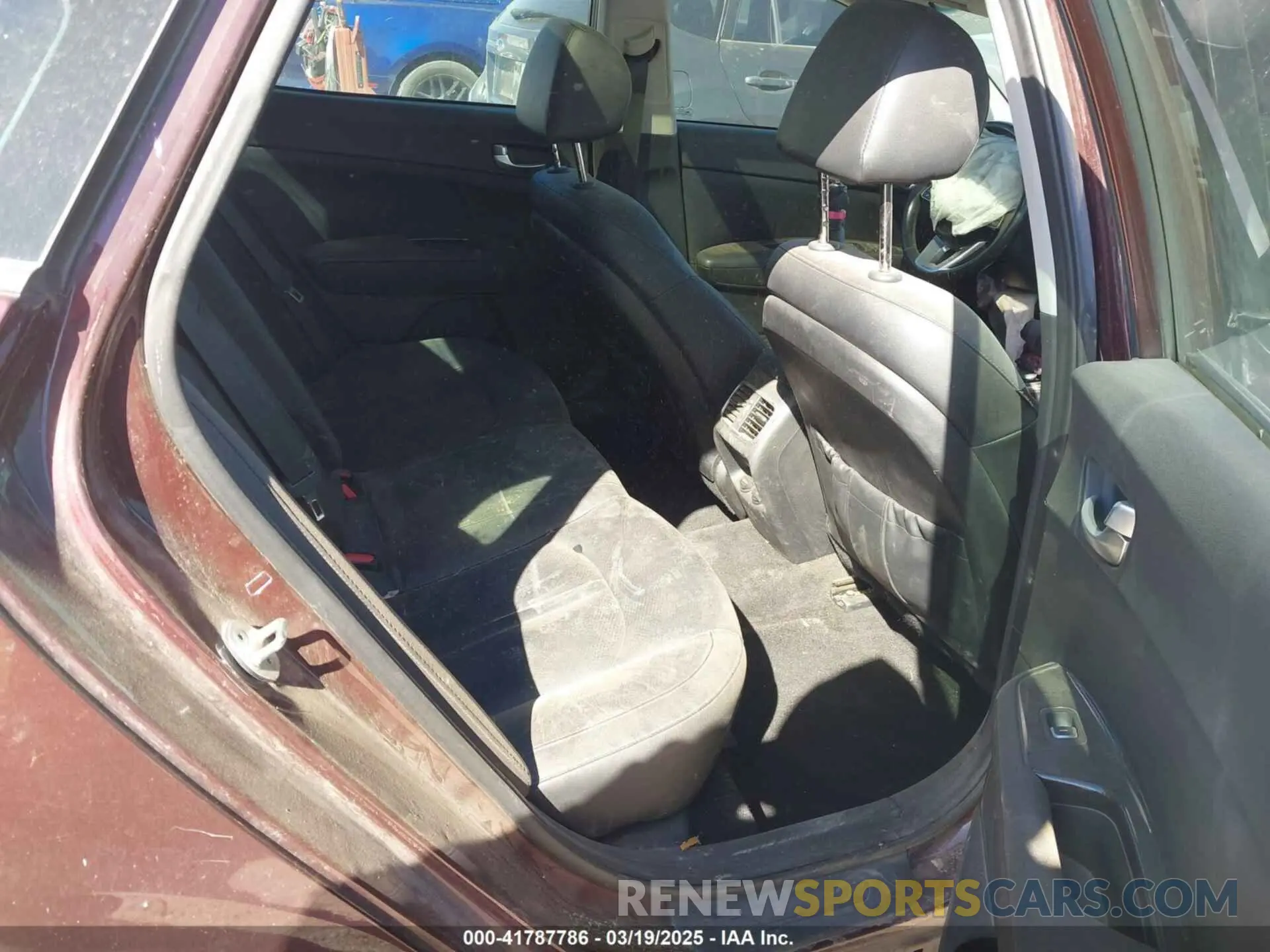 8 Photograph of a damaged car 5XXGU4L1XKG342572 KIA OPTIMA 2019