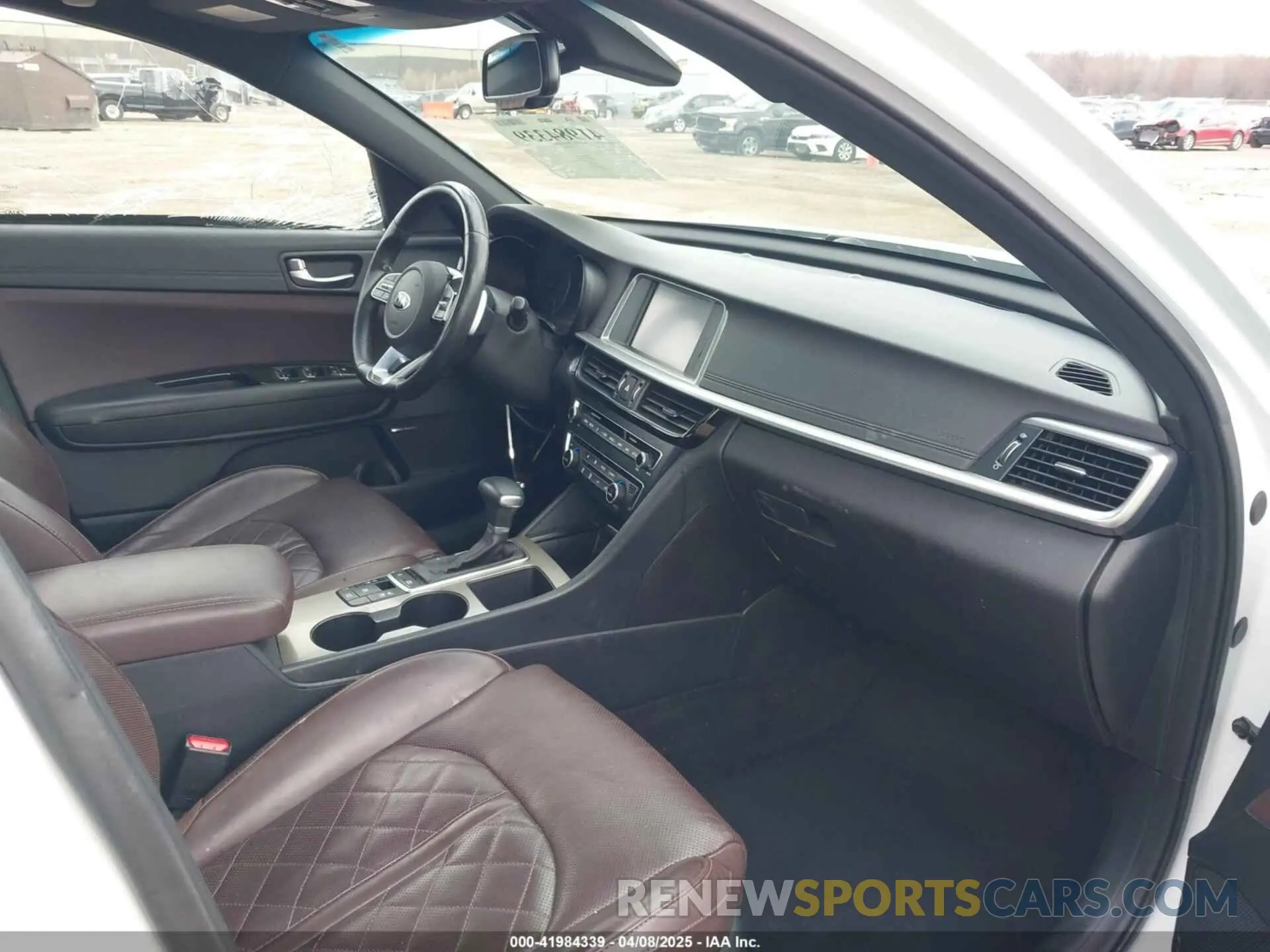 5 Photograph of a damaged car 5XXGV4L20KG310302 KIA OPTIMA 2019