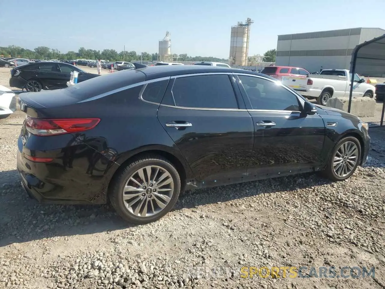 3 Photograph of a damaged car 5XXGV4L20KG313832 KIA OPTIMA 2019