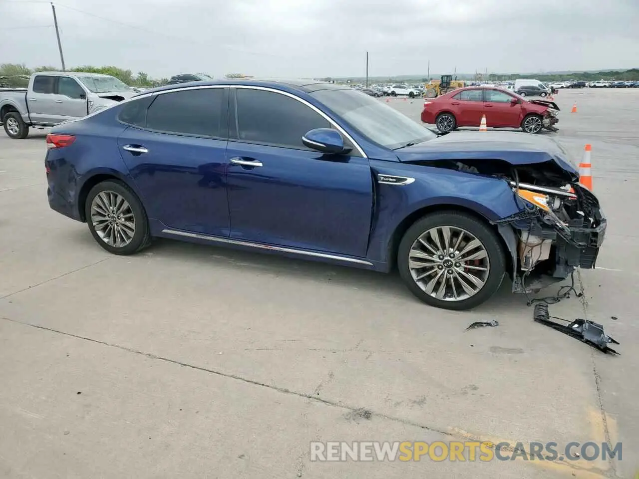 4 Photograph of a damaged car 5XXGV4L26KG304231 KIA OPTIMA 2019