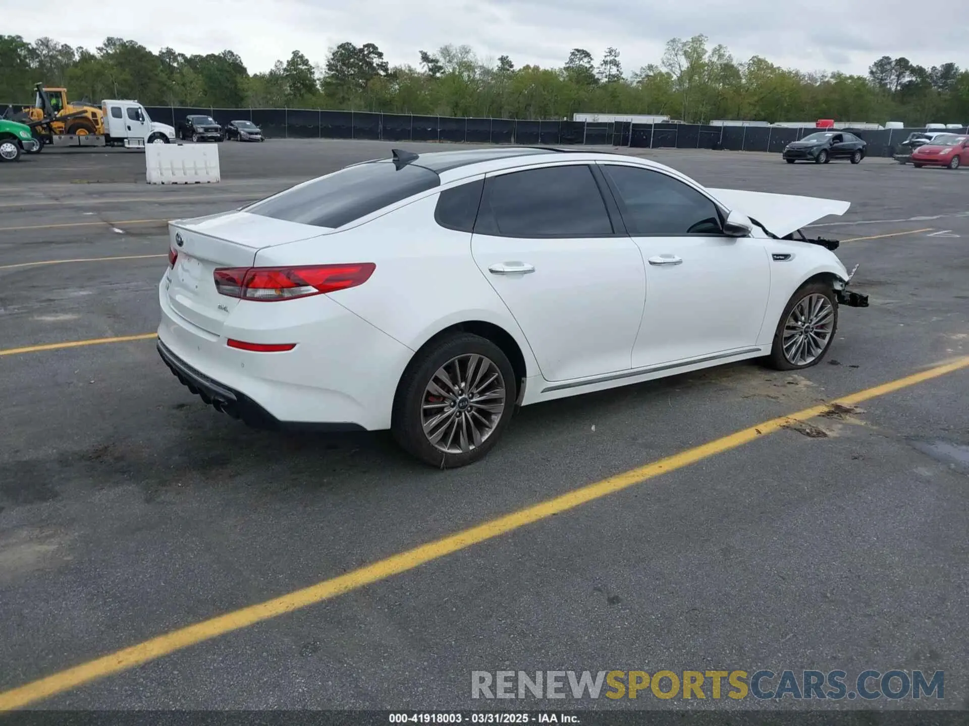 4 Photograph of a damaged car 5XXGV4L27KG348223 KIA OPTIMA 2019
