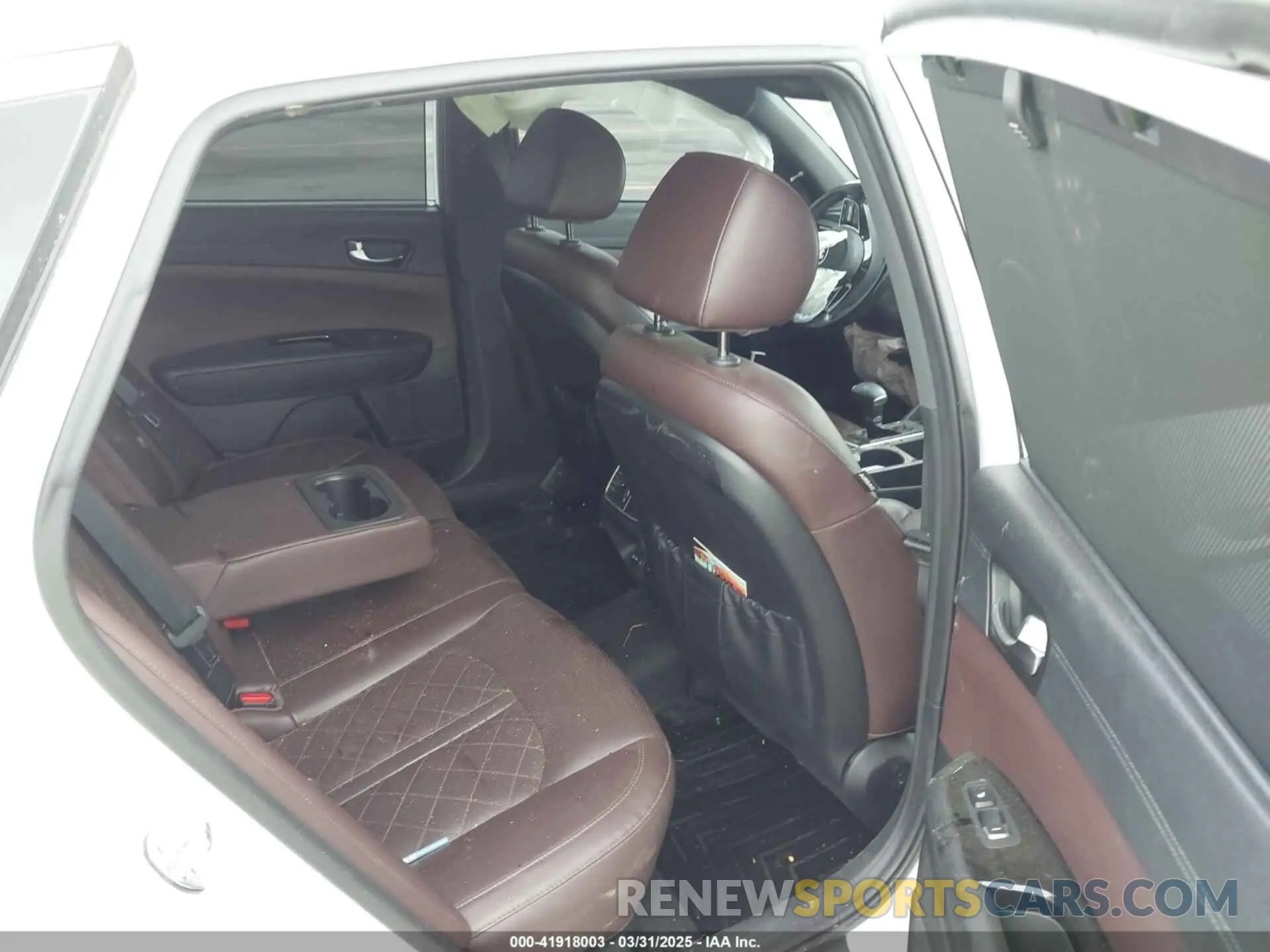 8 Photograph of a damaged car 5XXGV4L27KG348223 KIA OPTIMA 2019