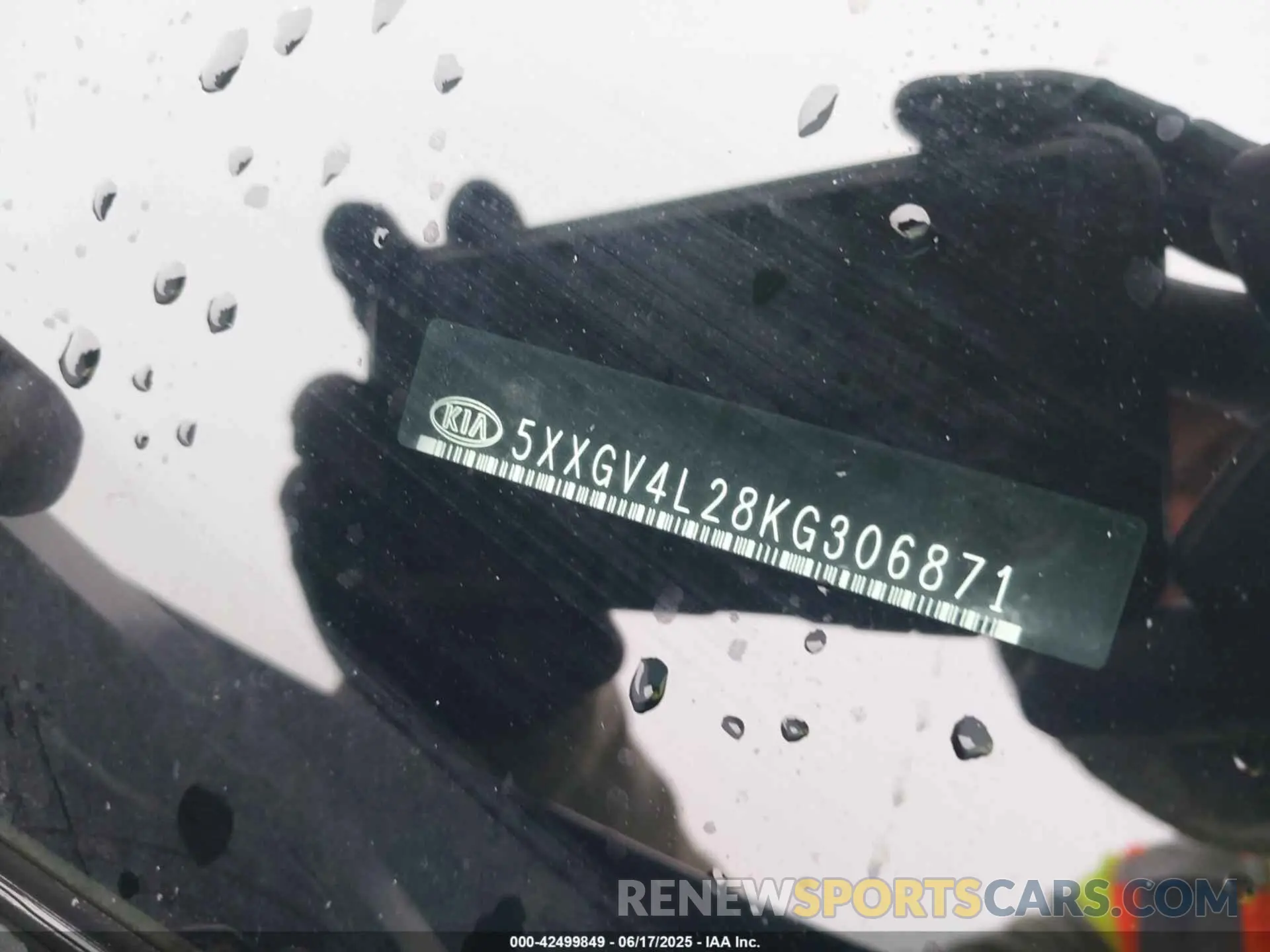 17 Photograph of a damaged car 5XXGV4L28KG306871 KIA OPTIMA 2019