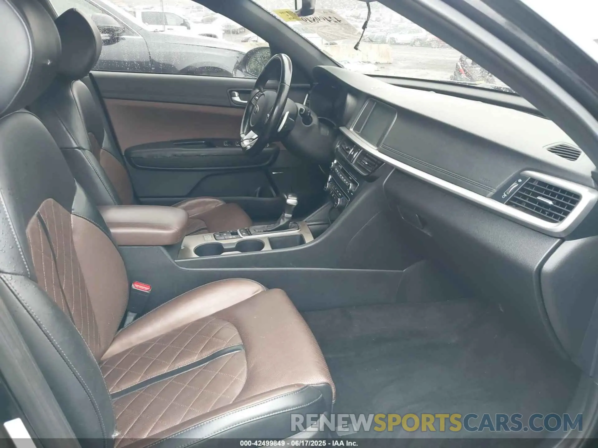 5 Photograph of a damaged car 5XXGV4L28KG306871 KIA OPTIMA 2019