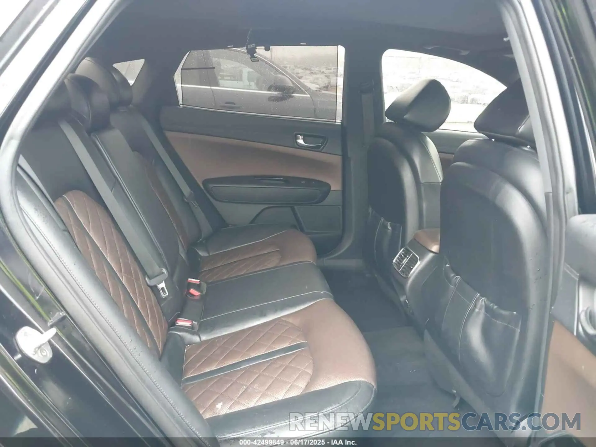 8 Photograph of a damaged car 5XXGV4L28KG306871 KIA OPTIMA 2019