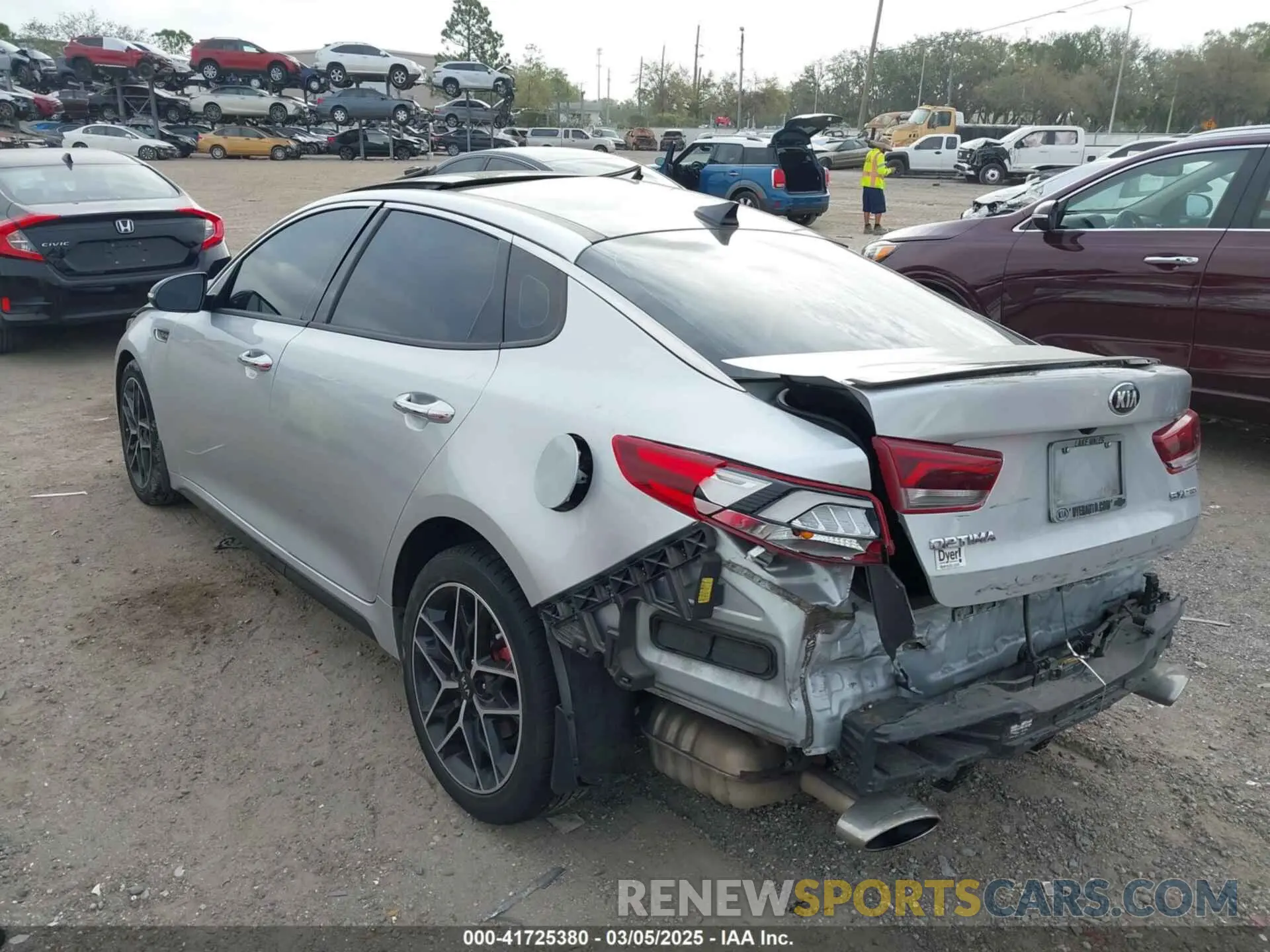 3 Photograph of a damaged car 5XXGW4L24KG290679 KIA OPTIMA 2019