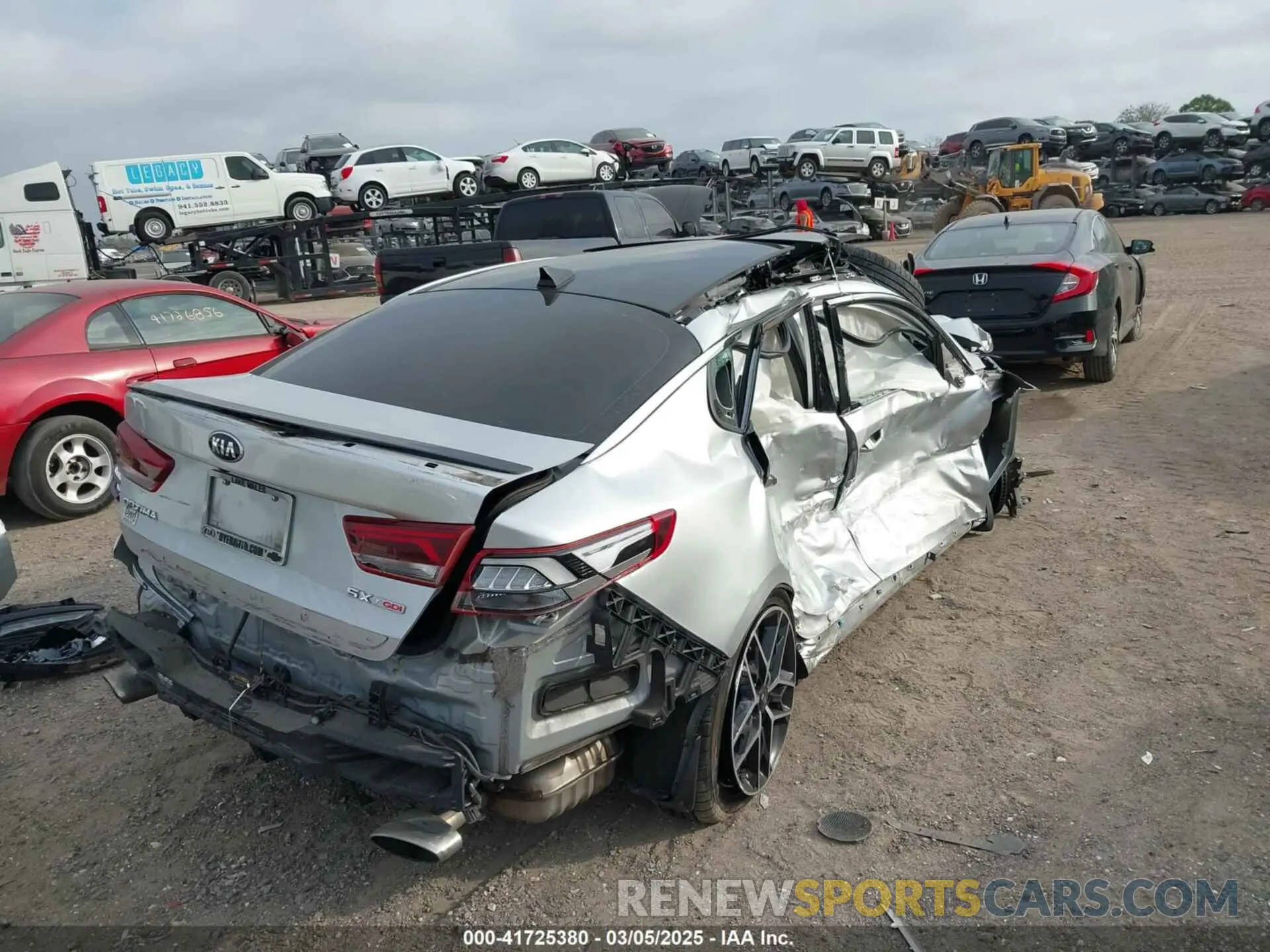 4 Photograph of a damaged car 5XXGW4L24KG290679 KIA OPTIMA 2019