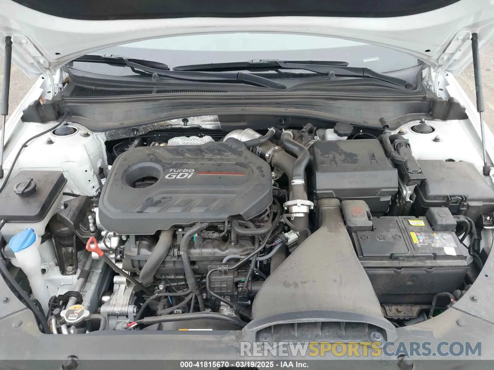 10 Photograph of a damaged car 5XXGW4L24KG313474 KIA OPTIMA 2019