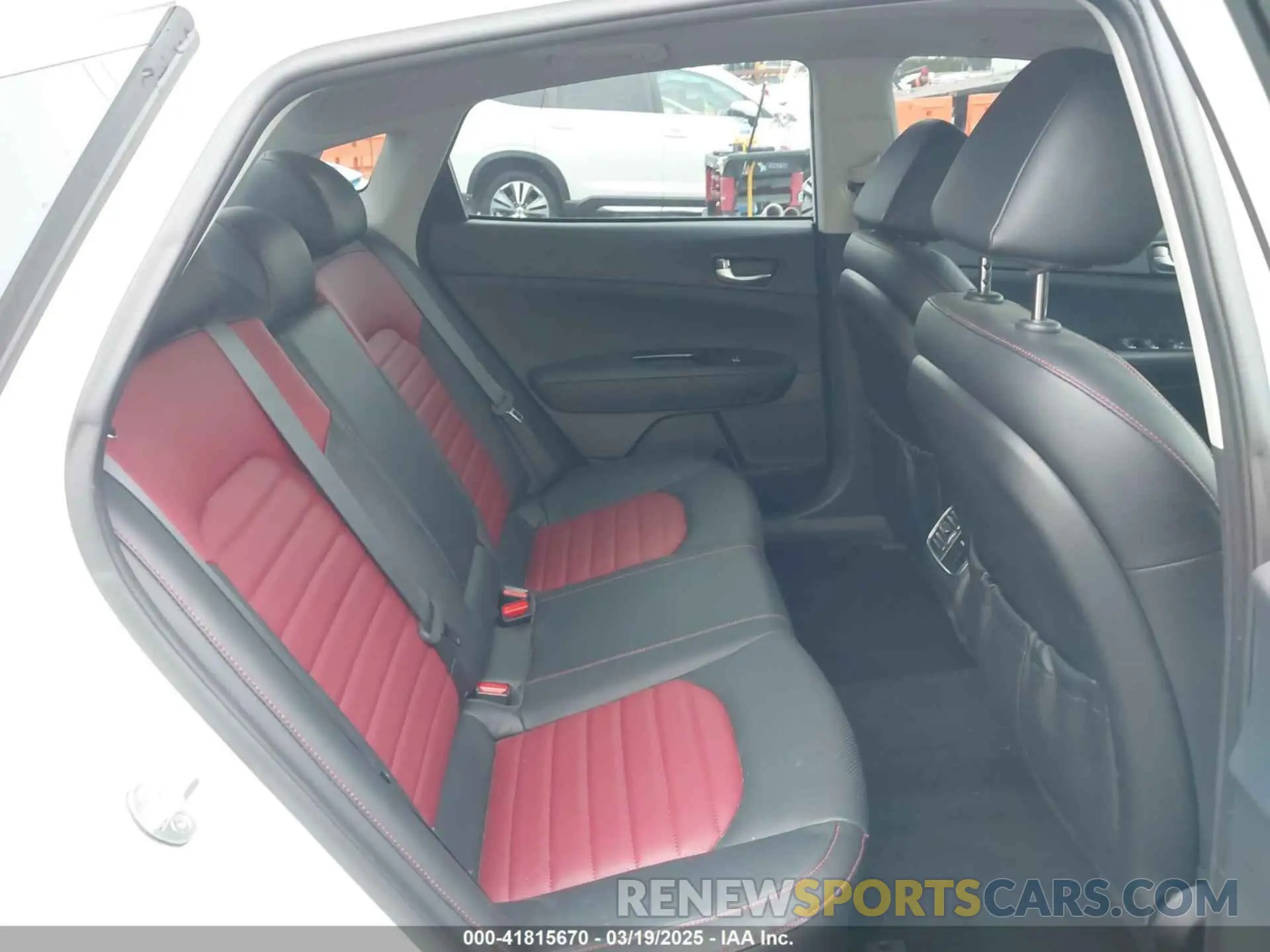 8 Photograph of a damaged car 5XXGW4L24KG313474 KIA OPTIMA 2019