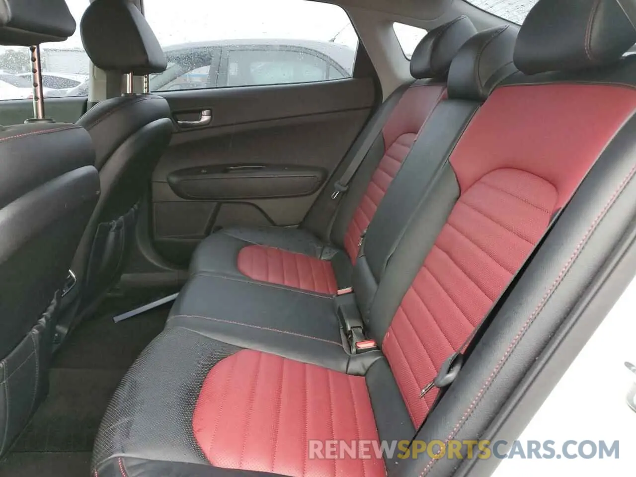 10 Photograph of a damaged car 5XXGW4L24KG378731 KIA OPTIMA 2019