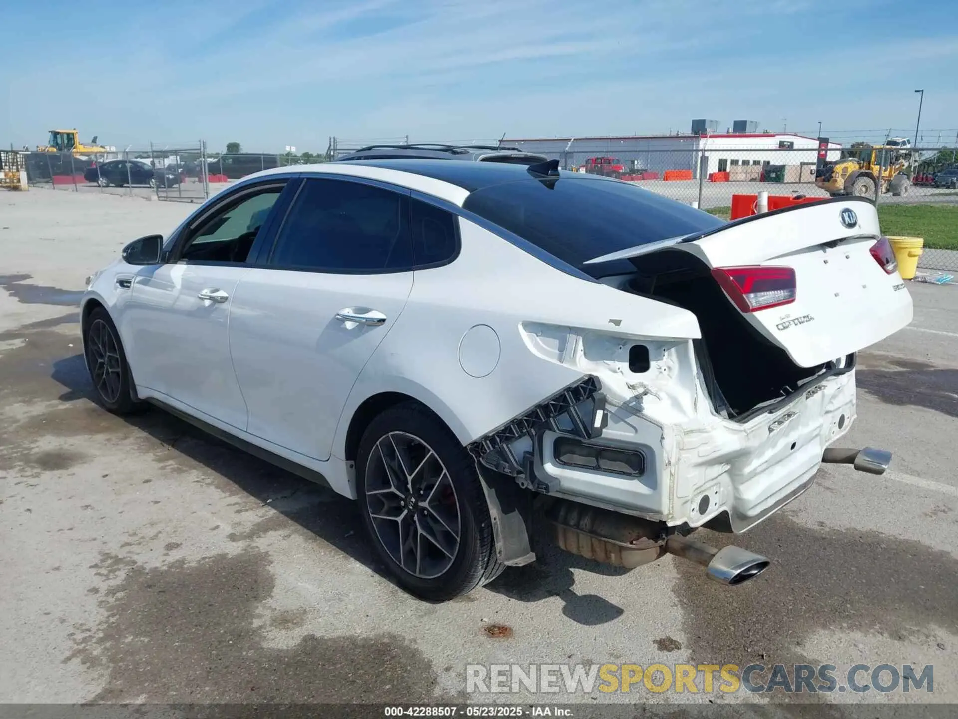3 Photograph of a damaged car 5XXGW4L2XKG361934 KIA OPTIMA 2019