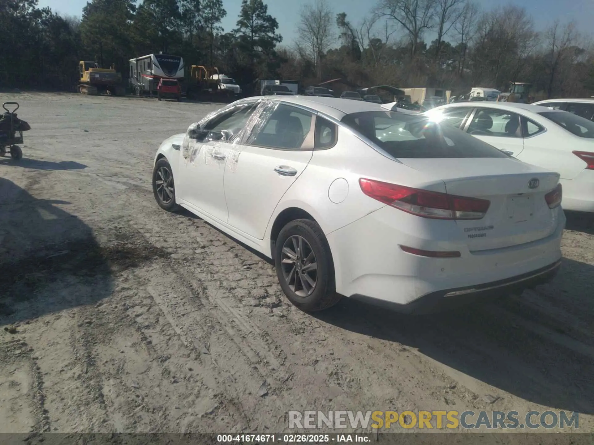 3 Photograph of a damaged car 5XXGT4L30LG384660 KIA OPTIMA 2020