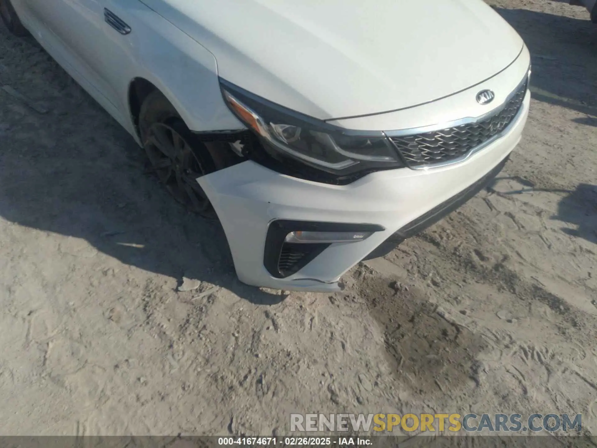 6 Photograph of a damaged car 5XXGT4L30LG384660 KIA OPTIMA 2020