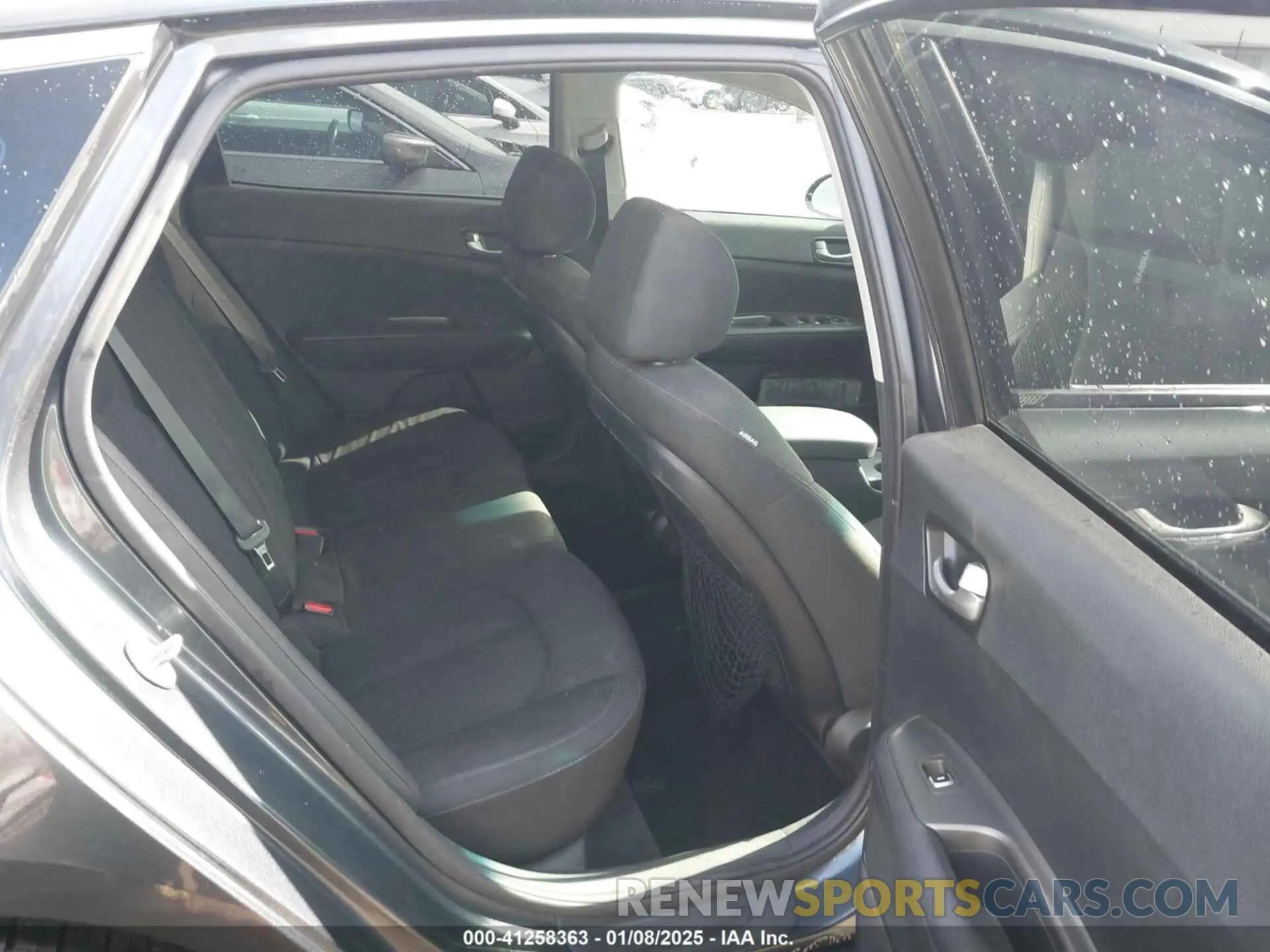 8 Photograph of a damaged car 5XXGT4L30LG393181 KIA OPTIMA 2020
