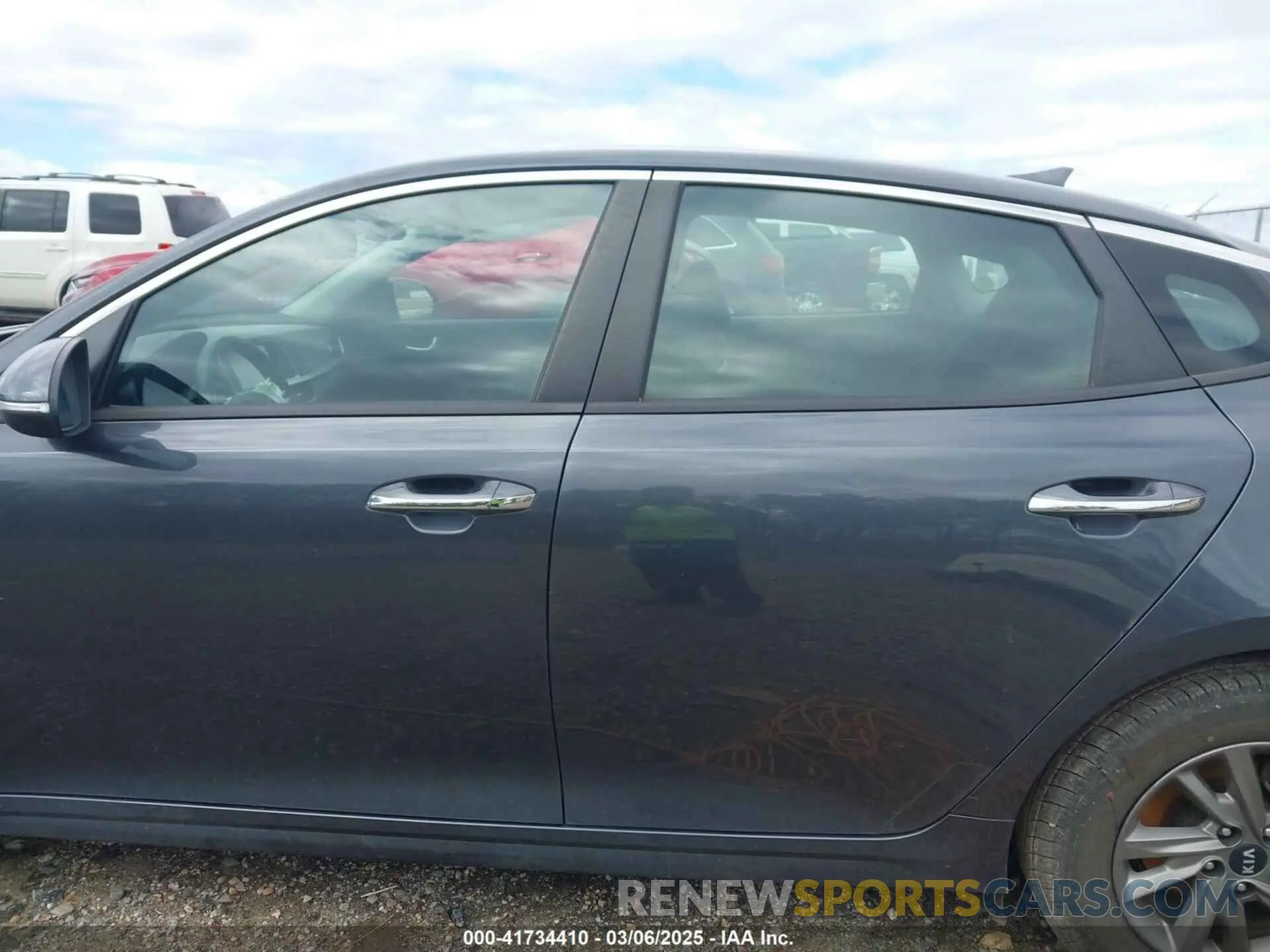 14 Photograph of a damaged car 5XXGT4L30LG393598 KIA OPTIMA 2020