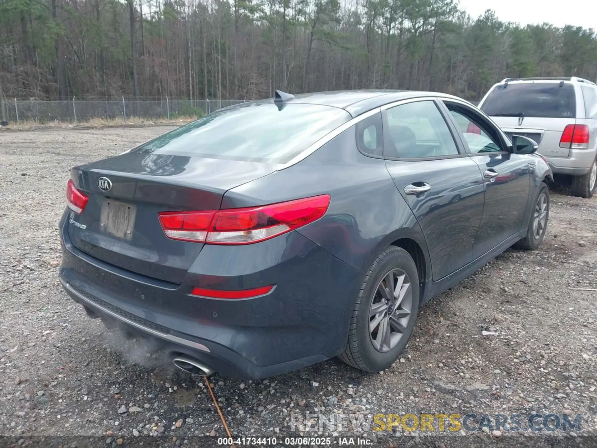 4 Photograph of a damaged car 5XXGT4L30LG393598 KIA OPTIMA 2020