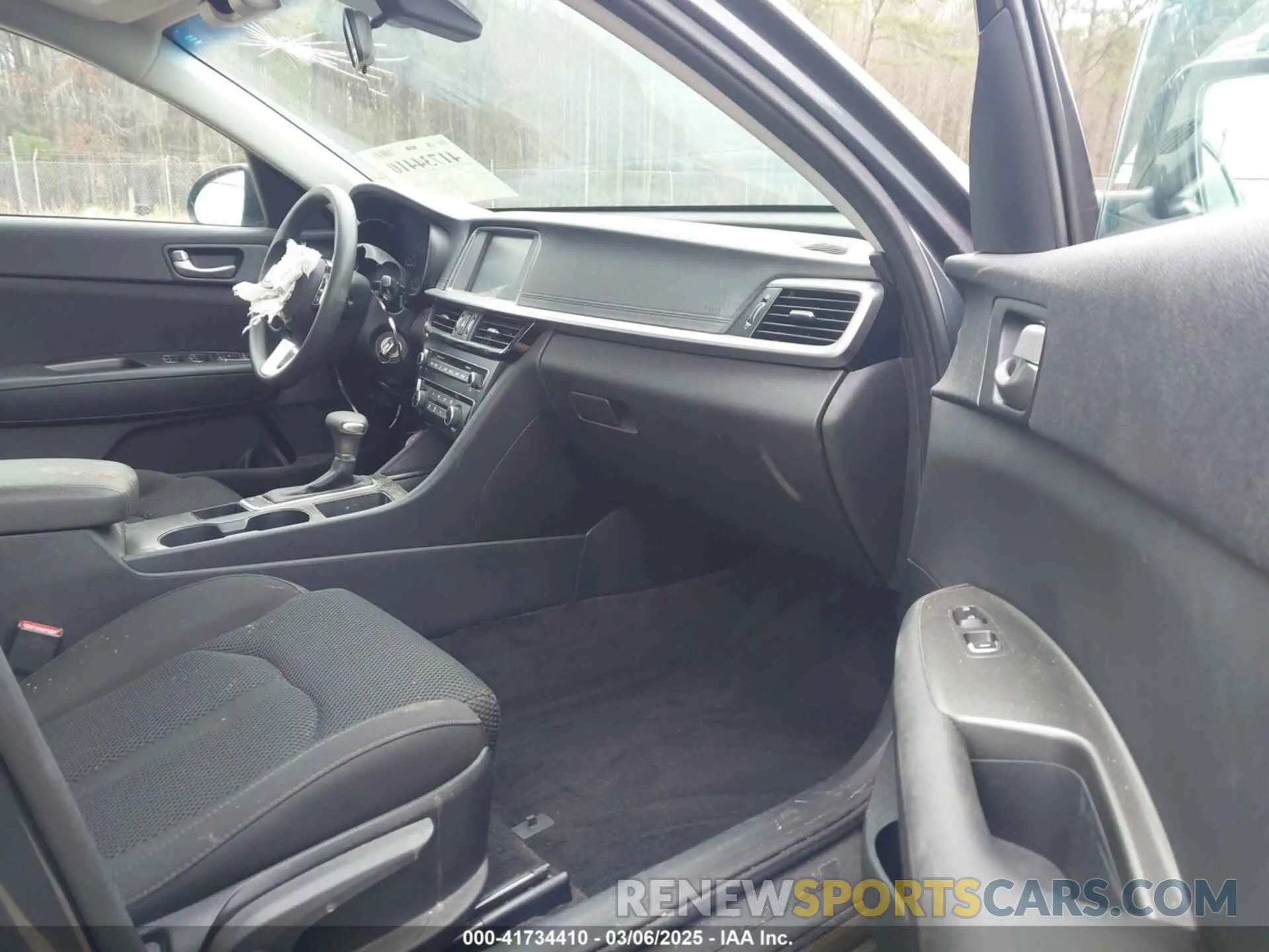 5 Photograph of a damaged car 5XXGT4L30LG393598 KIA OPTIMA 2020