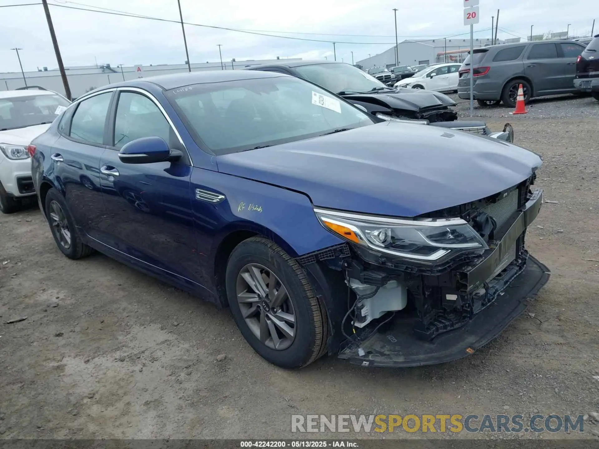 1 Photograph of a damaged car 5XXGT4L30LG396033 KIA OPTIMA 2020
