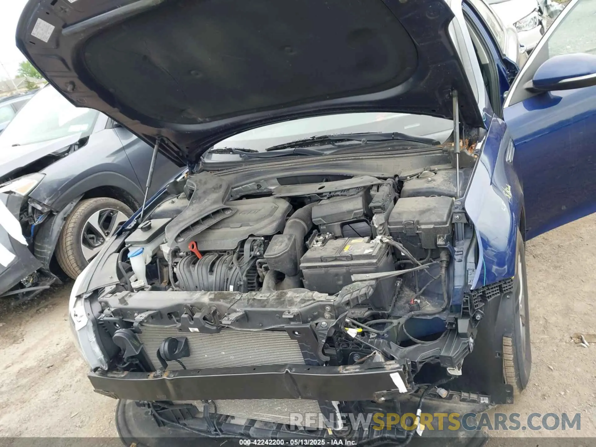 10 Photograph of a damaged car 5XXGT4L30LG396033 KIA OPTIMA 2020