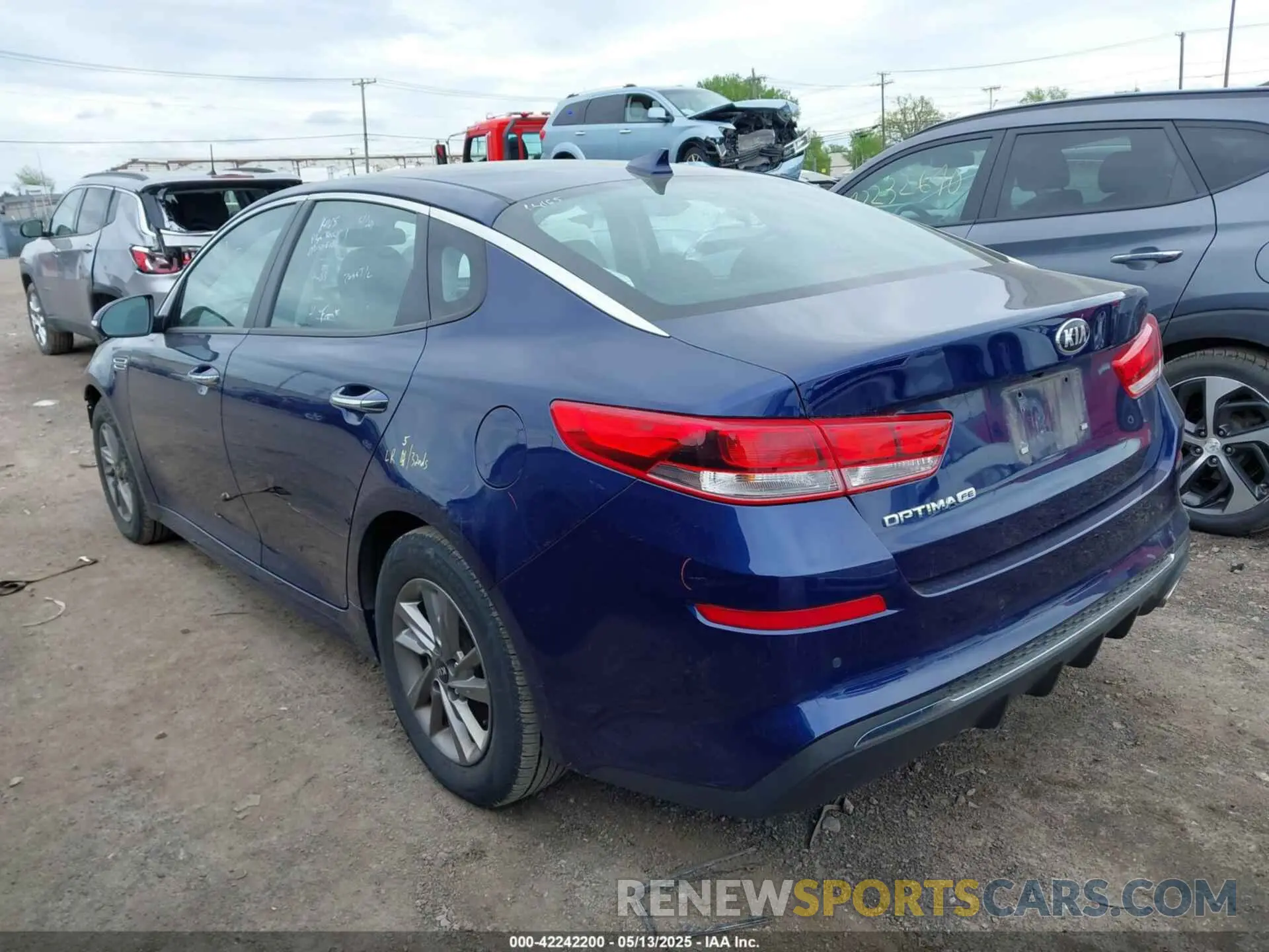 3 Photograph of a damaged car 5XXGT4L30LG396033 KIA OPTIMA 2020
