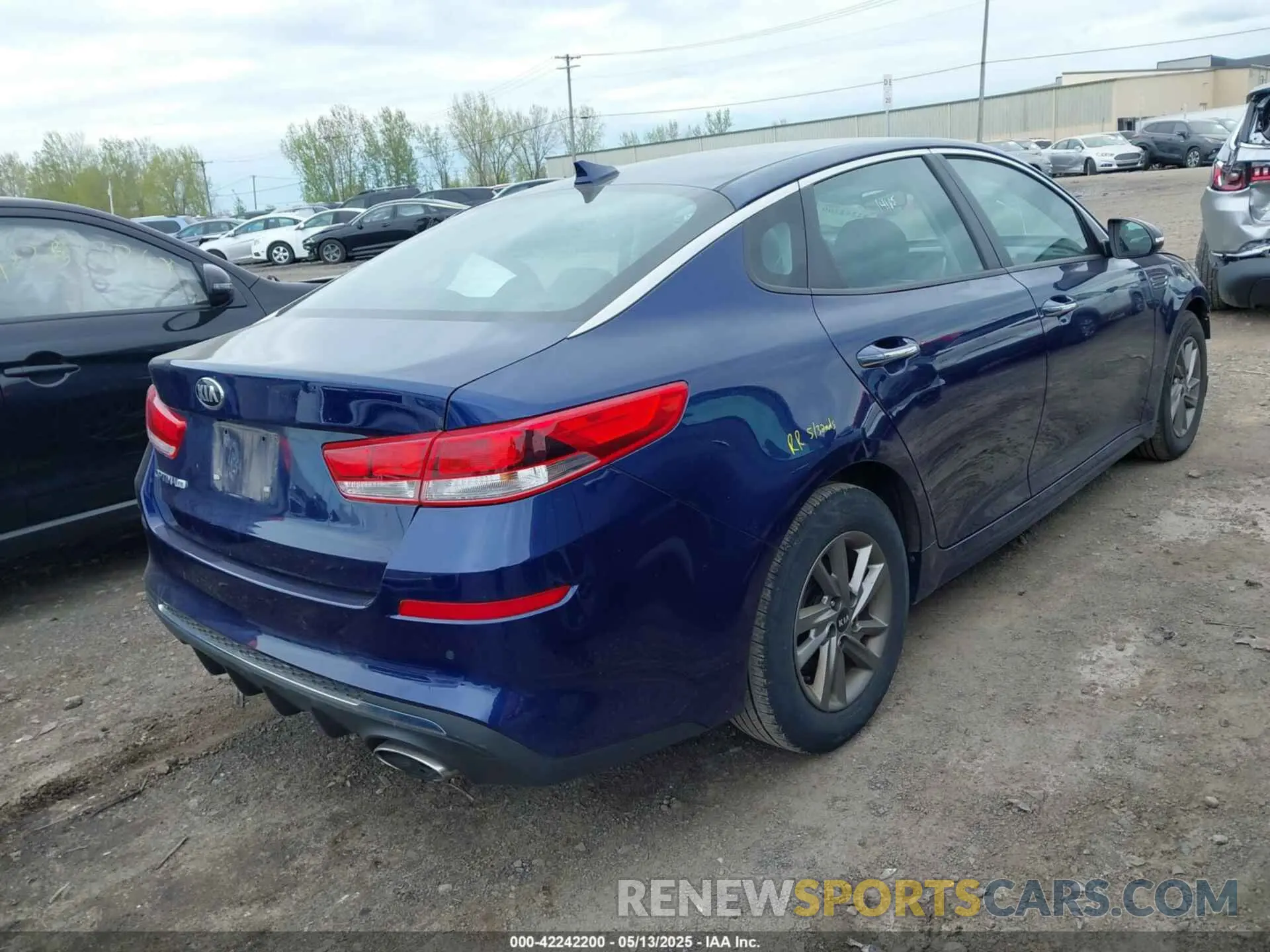 4 Photograph of a damaged car 5XXGT4L30LG396033 KIA OPTIMA 2020