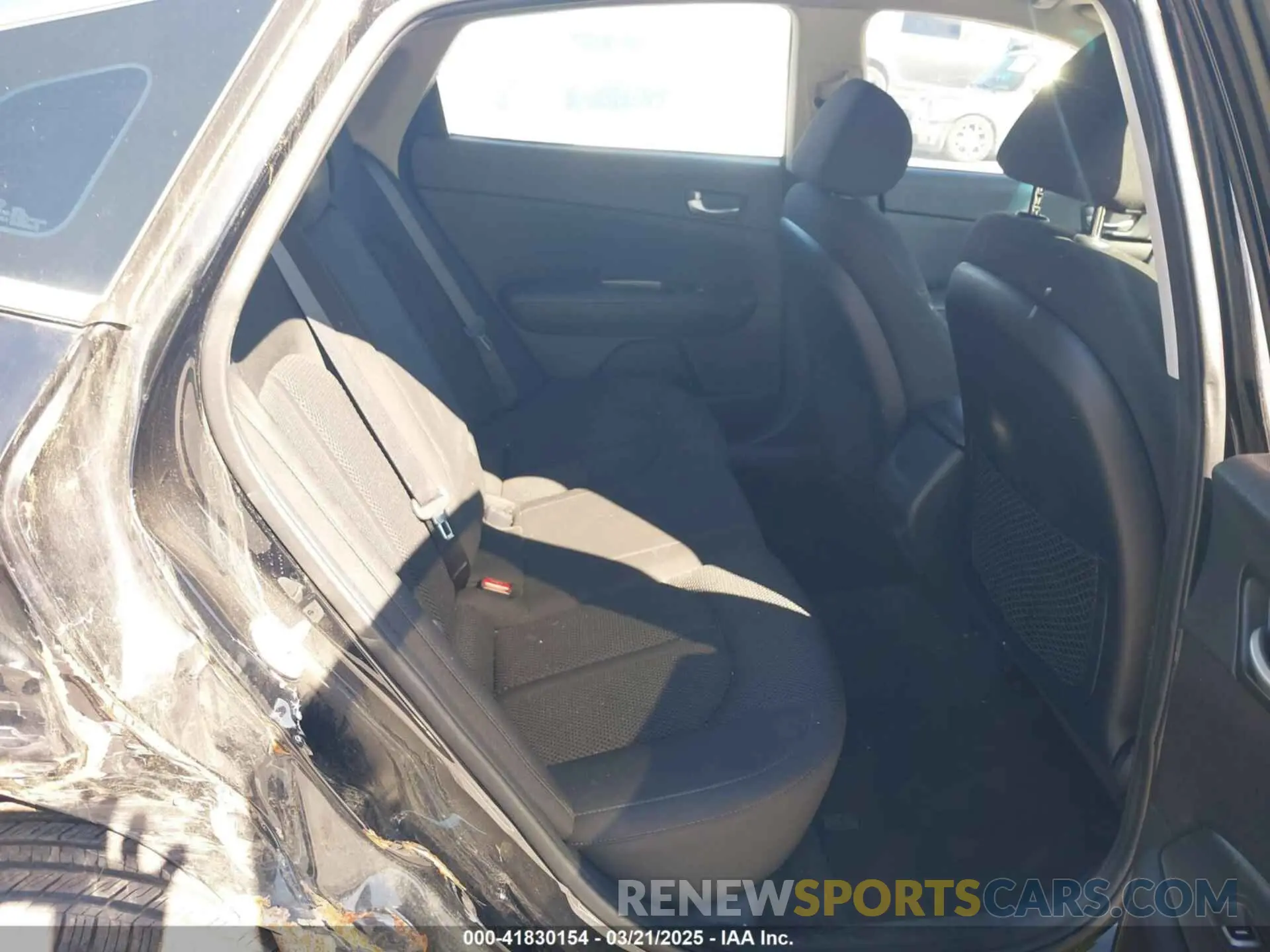 8 Photograph of a damaged car 5XXGT4L30LG396887 KIA OPTIMA 2020