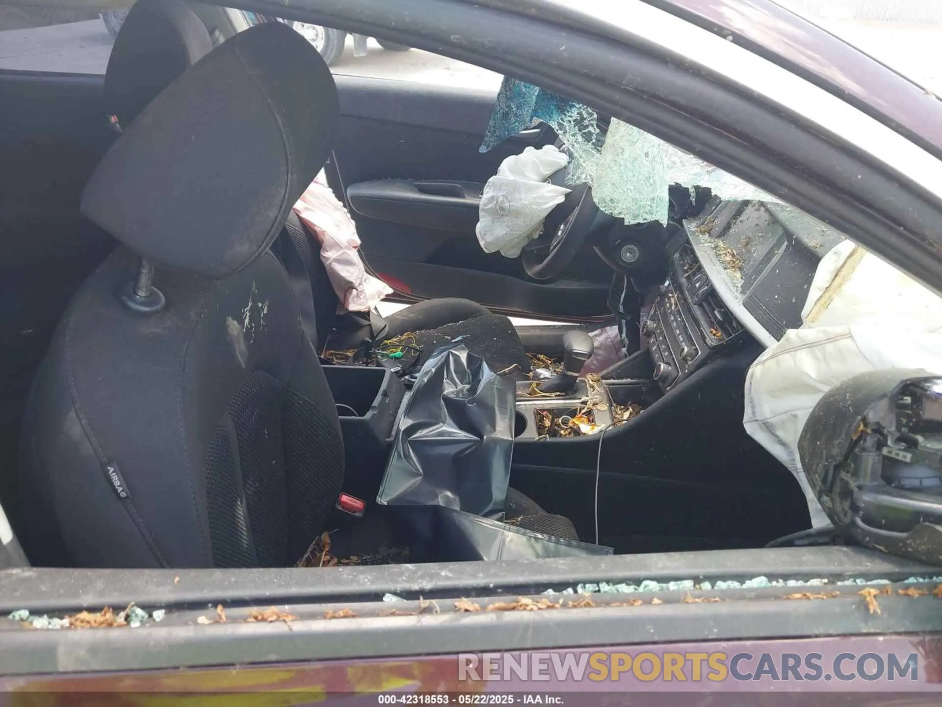 5 Photograph of a damaged car 5XXGT4L30LG397487 KIA OPTIMA 2020