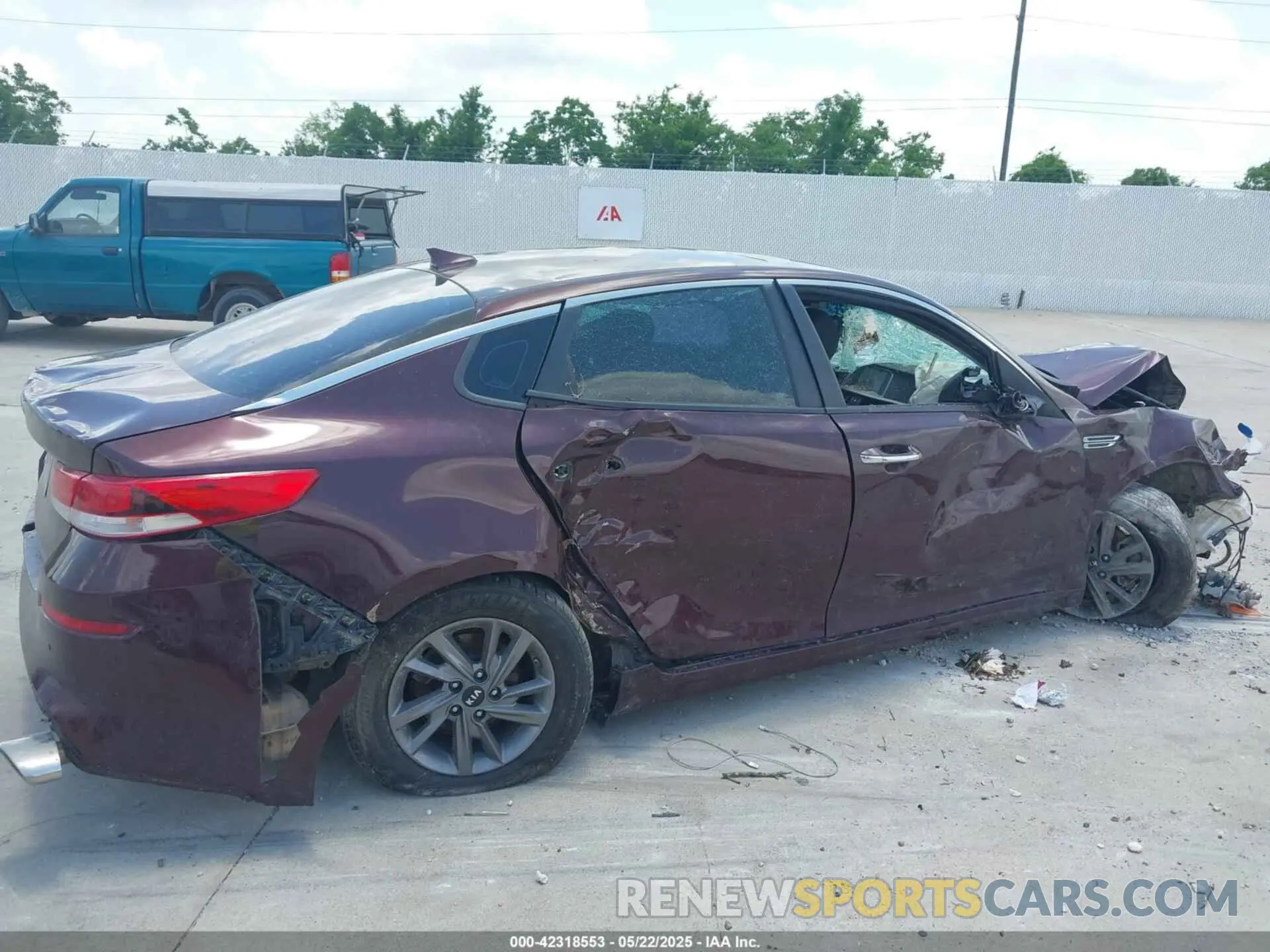 6 Photograph of a damaged car 5XXGT4L30LG397487 KIA OPTIMA 2020